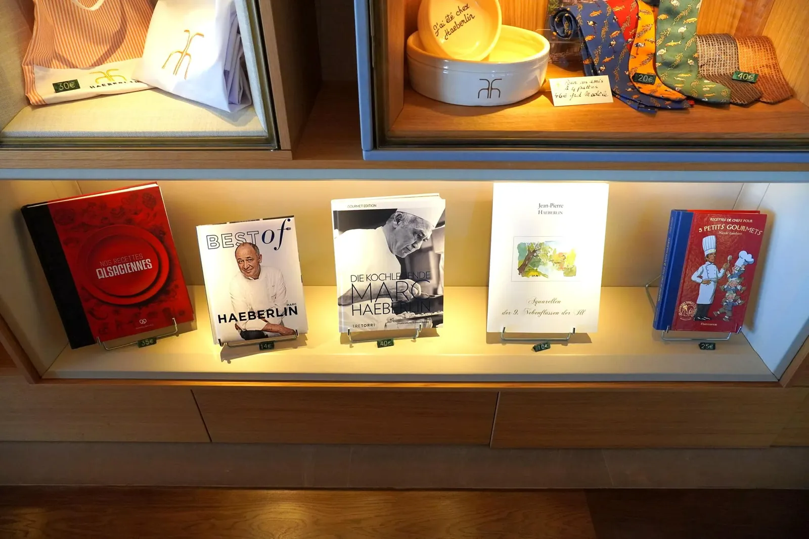 หนังสือต่าง ๆ