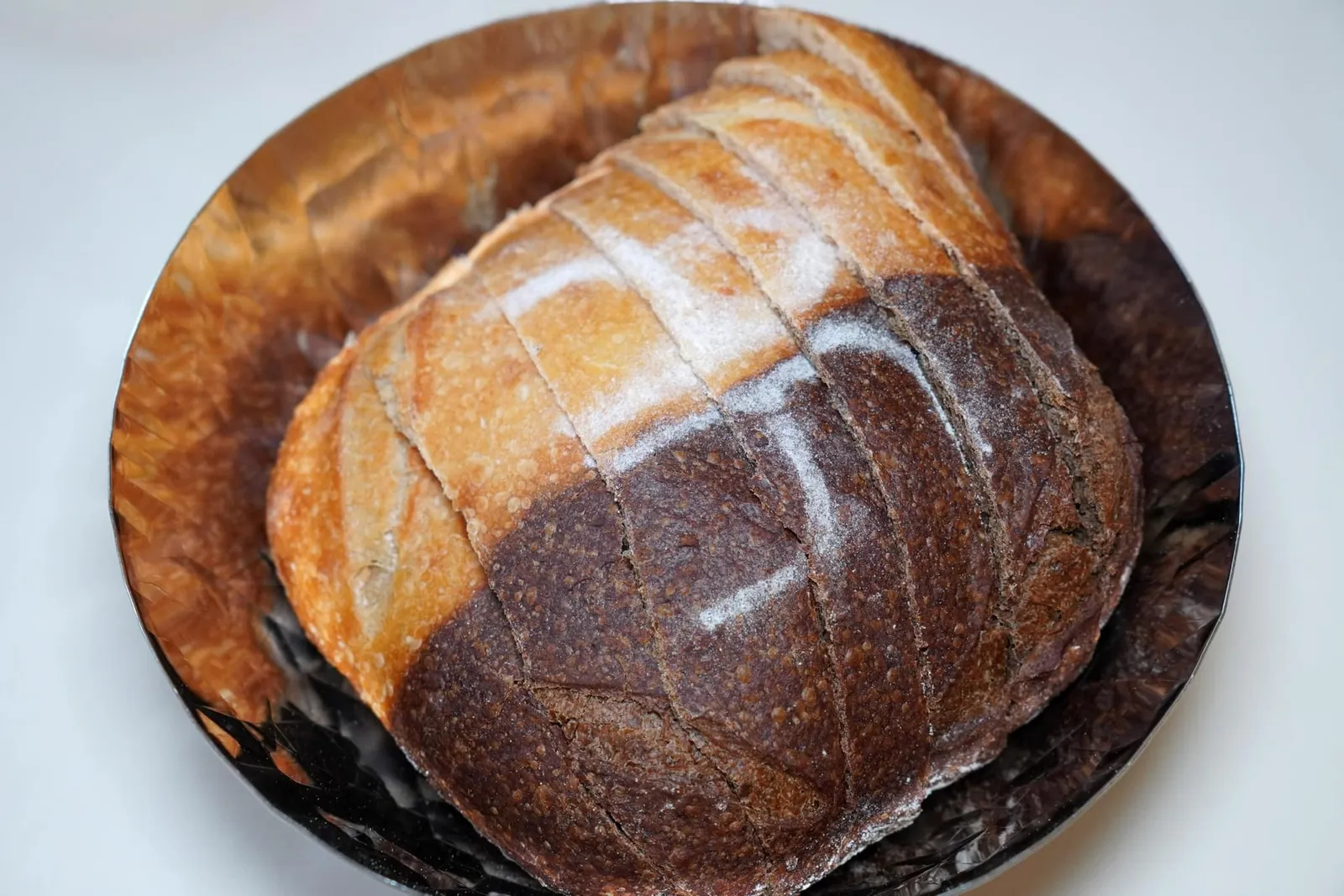 Bread and Butter นอกจากนี้ยังมีขนมปัง Baguette และ Pain au Blé Noir เสิร์ฟมาแบบแบ่งครึ่ง