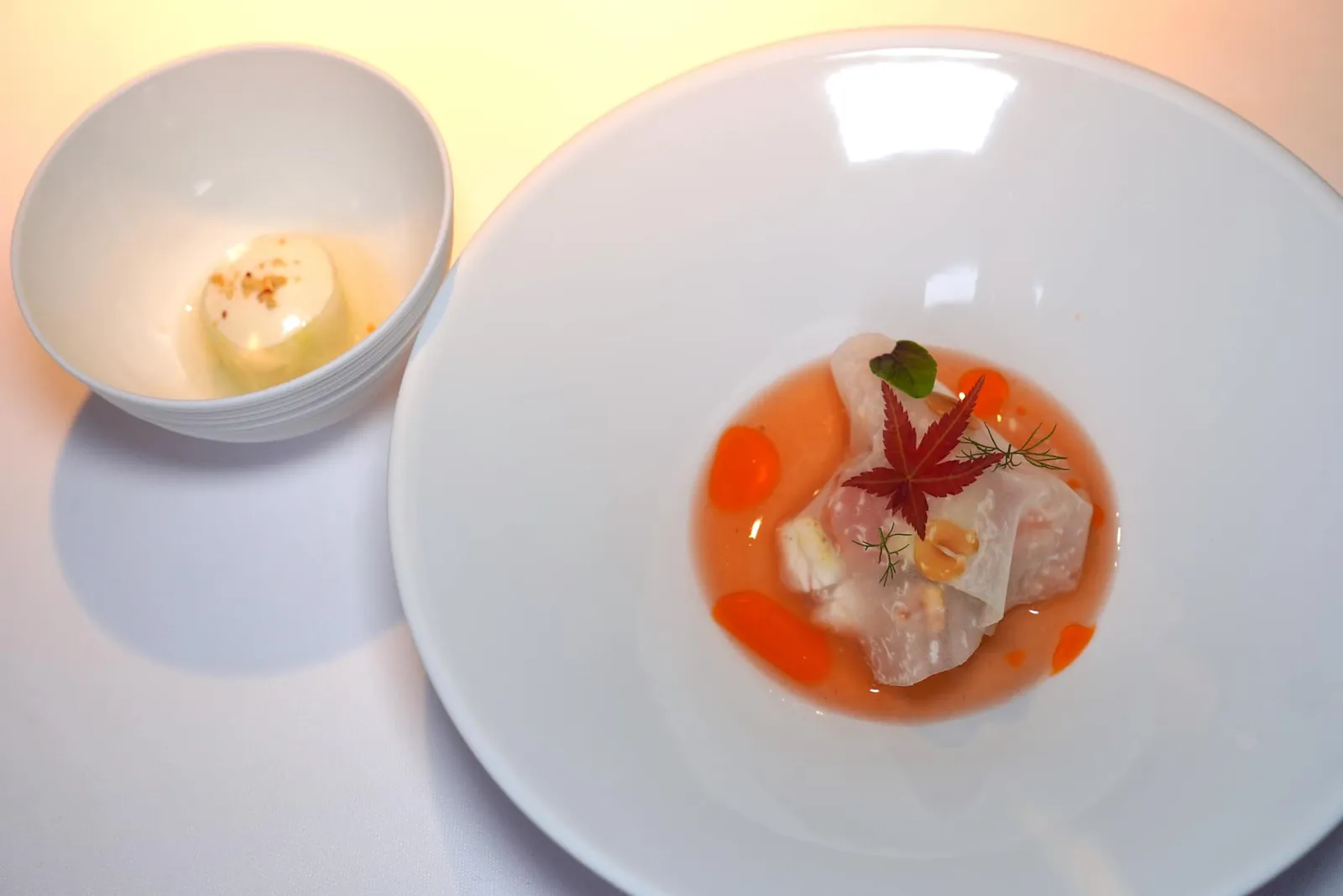Pike PerchQuince - Hazelnutเริ่มต้นคอร์สแรกเชฟ Andreas Caminada ตั้งใจส่งสารถึงนักชิมว่าปลาน้ำจืดเป็นปลาที่มีความสำคัญยิ่ง (20/20)