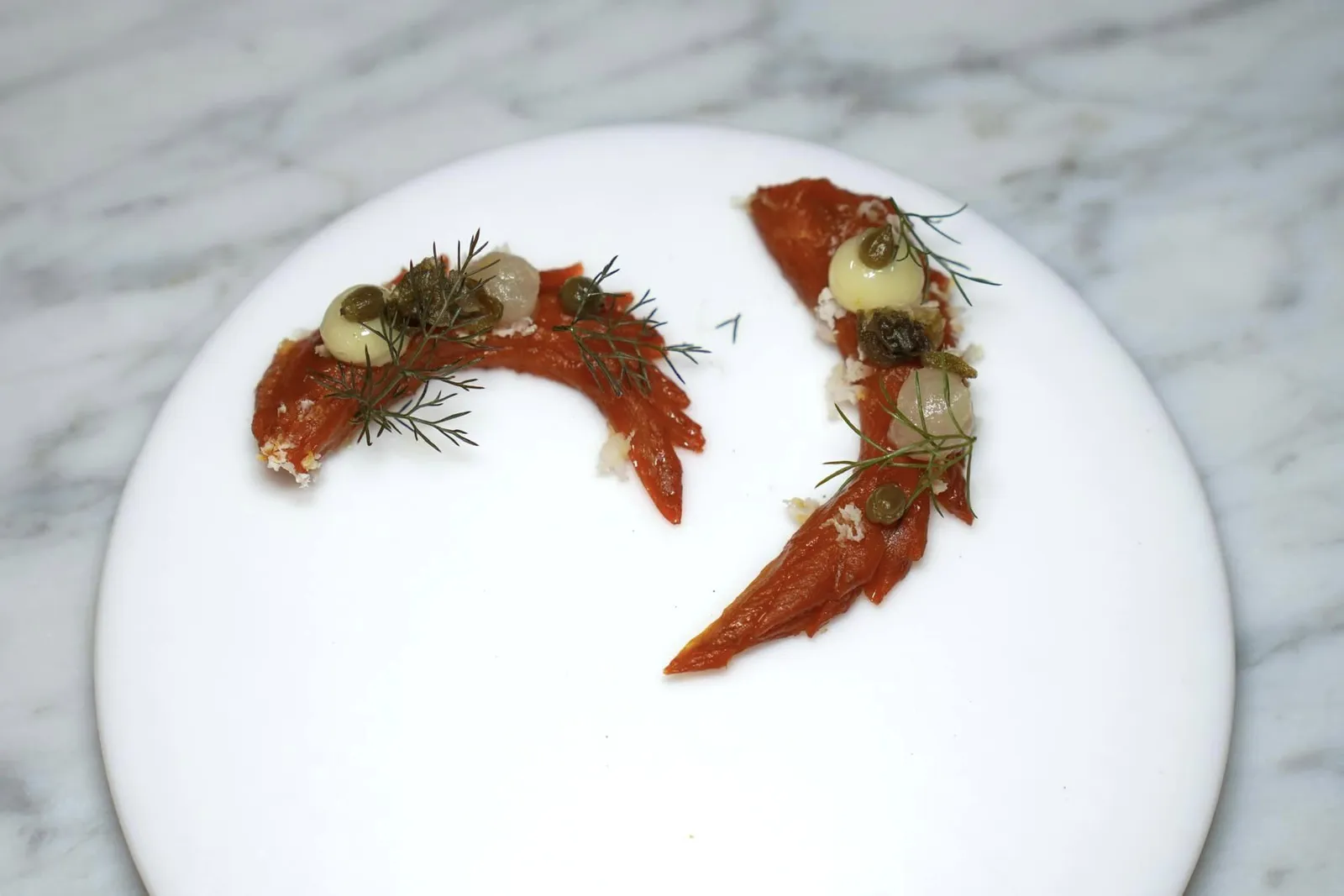 Carrot - HorseradishFermented Carrot เป็นชิ้นแครอทที่ผ่านกระบวนการหมักจนได้รสเปรี้ยวจับคู่มากับความฉุนของ Horseradish (20/20)