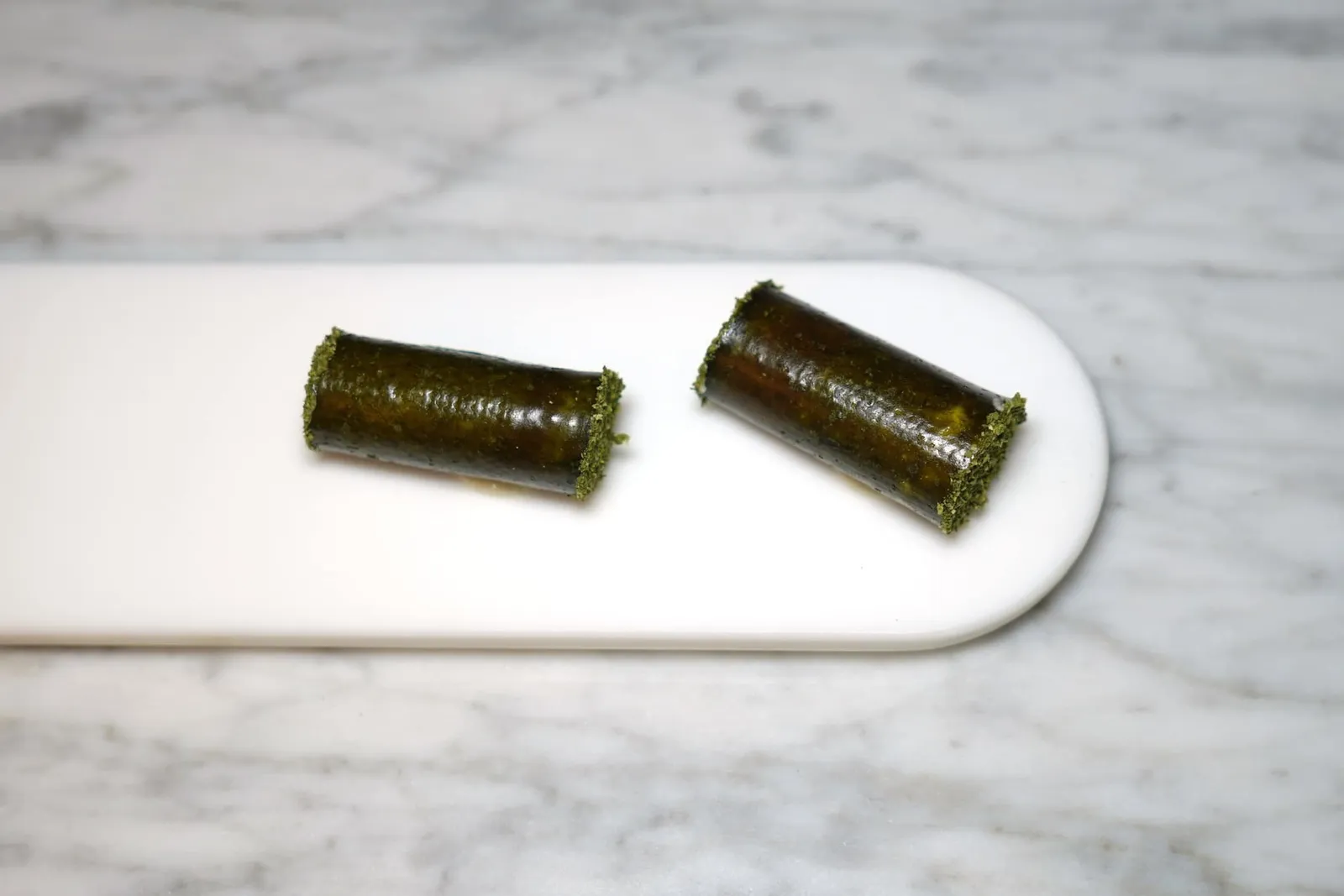 Cannelloni - Herbs - Smoked FishCannelloni ทรงกระบอกจับคู่มากับมูสหอม ๆ ที่เตรียมมาจากปลารมควันเข้ากันกับสมุนไพรต่าง ๆ ได้อย่างลงตัว (20/20)