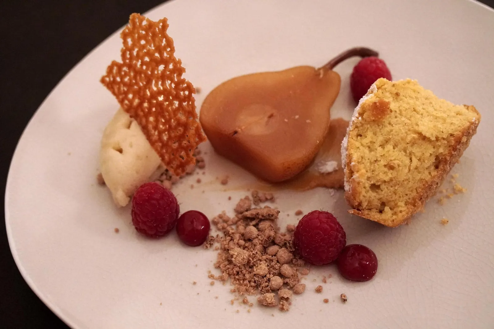 - Soufflè Honey Schüttelbrotschmarrn (11.90 EUR)pears (preparation time 25 min.)ลูกแพร์ทานกับซูเฟลน้ำผึ้ง ครัมเบิ้ล ผลราสเบอร์รี่ ราสเบอร์รี่เจล ไอศกรีมน้ำผึ้ง ลูกแพร์รสชาติดี นุ่ม ไม่มีกลิ่น ไม่หวานจนเกินไป ทานตัดกับผลไม้รสเปรี้ยวได้ดี