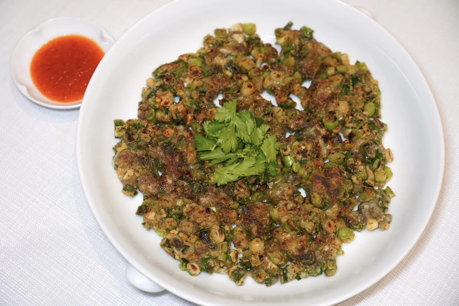 古法海蛎煎 (158 CNY+)Traditional pan-fried oysterหอยทอดสูตรฟูเจี้ยนต้นตำรับมีความนุ่มหนึบของหอยนางรมและอโรมาหอม ๆ รวมไปถึงความกรอบของของกุยช่าย ห้ามพลาดที่จะแต่งแต้มซอสพริกรสเลิศลงไปด้วย (17/20)