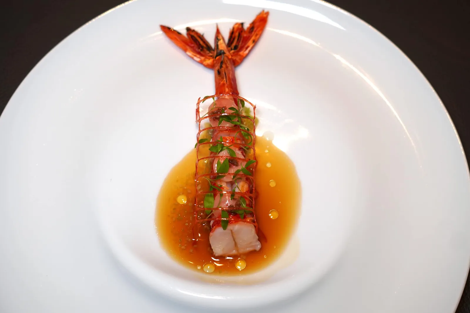 IV.Grilled Atlantic Carabinero with melted ox marrow, Parsley and "bergamot sauce"กุ้งแดง Carabinero จากมหาสมุทร Atlantic ย่างจนสุกกำลังดีทั้งยังหั่นมาเป็นชิ้น ๆ พร้อมรับประทานอีกด้วย (18/20)