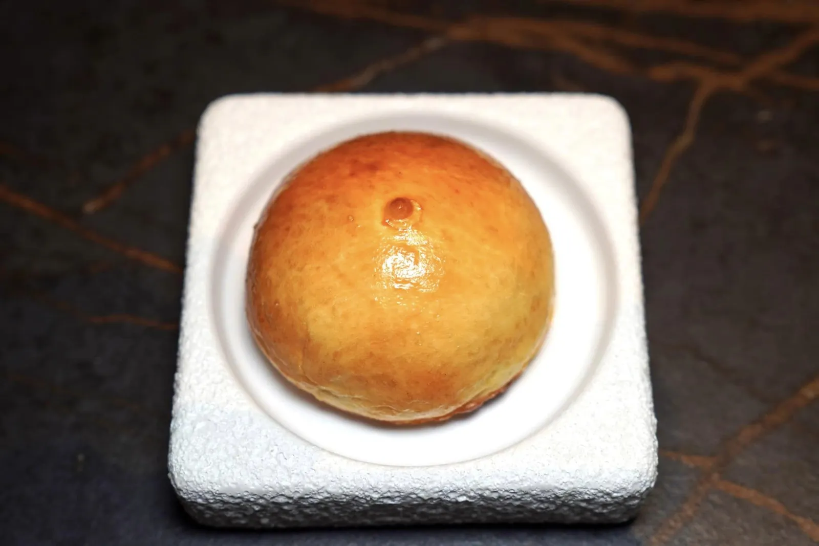 I.Rosace of foie gras with sheep's cheese, caramelized beechnuts and pepper ice creamเชฟเสิร์ฟมาให้รับประทานเป็นชิ้น ๆ หรือจะรับประทานกับขนมปัง Homemade Brioche ก็ได้เช่นกัน (20/20)