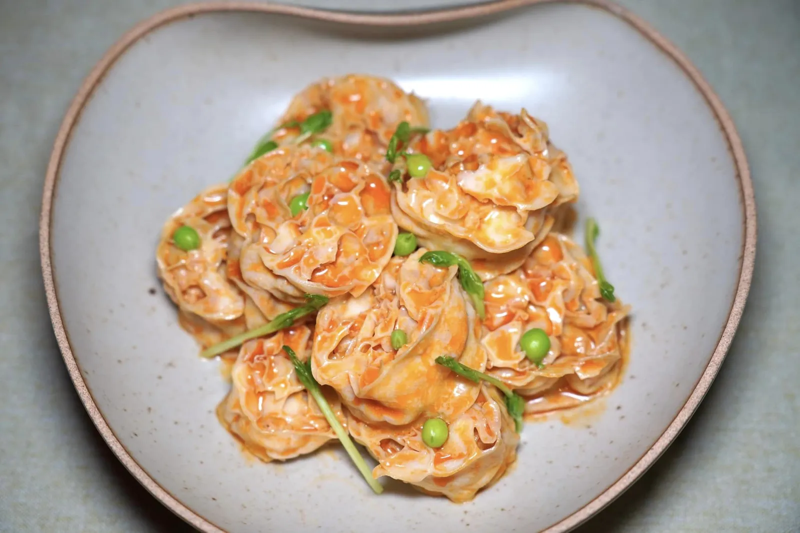 芥辣麦藕 (48 CNY+)Wheat Gluten Marinated in Wasabi and Sesame Dressingแป้งวีทกลูเตนเคี้ยวหนึบที่มีอโรมาความฉุนของวาซาบิ จากนั้นคลุกเคล้าด้วยน้ำมันงาหอมมัน (15/20)