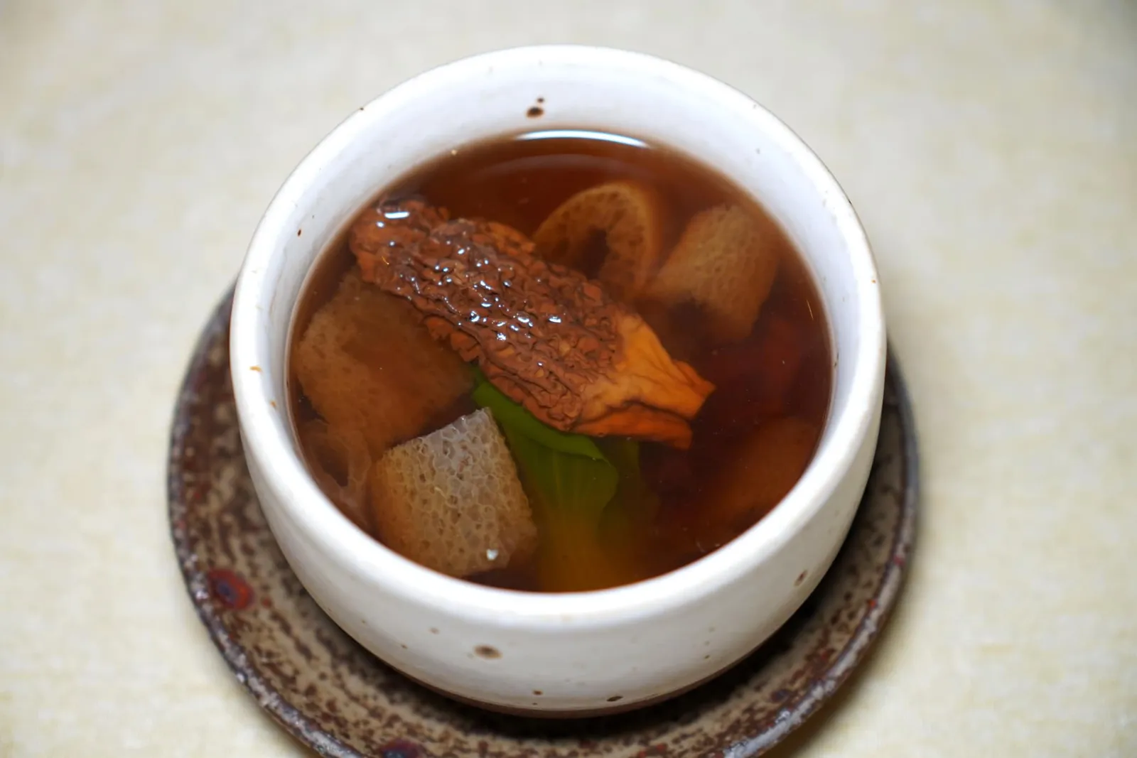 羊肚菌竹荪盅 (58 CNY+)Morel and Bamboo Mushroom Soupคอร์สนี้คือซุปเห็ดรวมรสชาริกลมกล่อม ทางร้านใส่เห็ดมอเรล เยื่อไผ่ และเห็ดอื่น ๆ ลงไปหลายชนิด (14/20)
