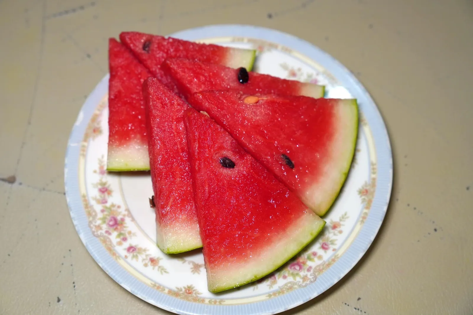 แตงโม (Complimentary)Fresh Watermelonล้างปากด้วยแตงโมเย็นฉ่ำชื่นใจ