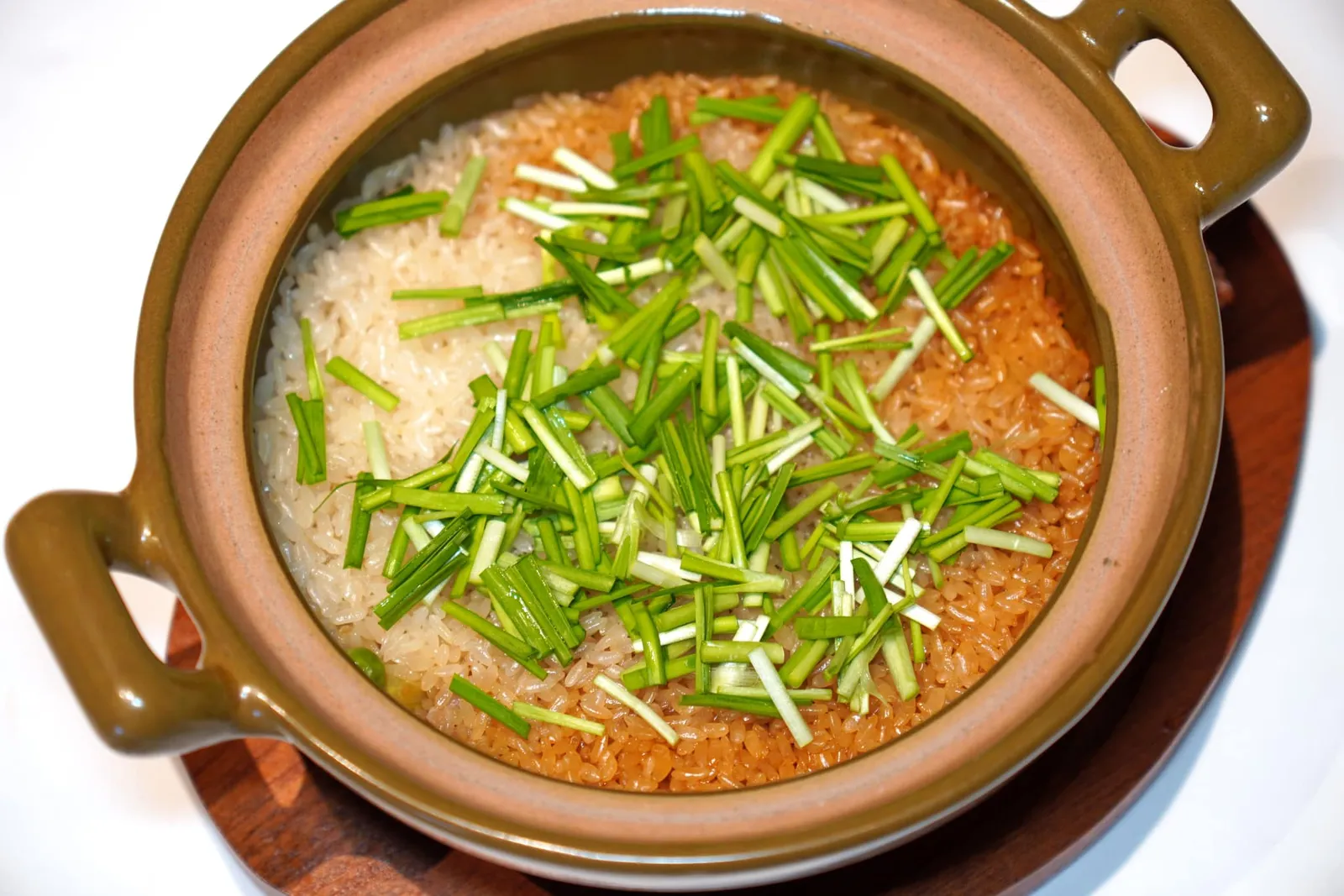 冬去春来饭 (158 CNY+)Fried Rice with Leeks, Potatoes, Pork and Bomboo Shootsปิดท้ายอาหารคาวด้วยข้าวผัดที่เสิร์ฟมาแบบหอมมันและไม่ได้ร่วนเหมือนข้าวผัดสไตล์กวางตุ้งที่เราอาจคุ้นเคยกัน เมื่อเคี้ยวไปจะพบกับหน่อไม้ เนื้อหมู มันฝรั่ง และกระเทียมต้น (16/20)