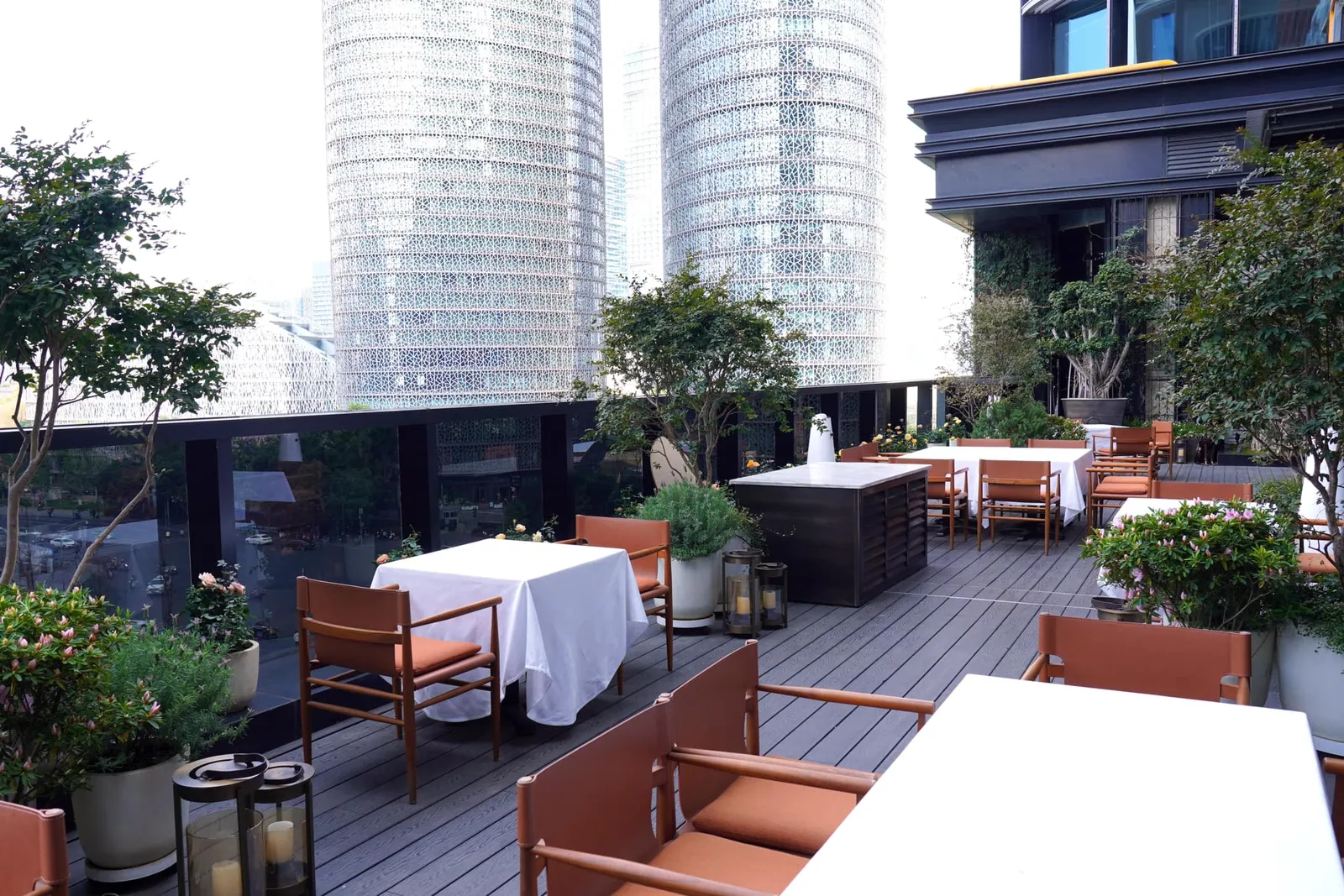 หลังจบมื้ออาหารอย่าลืมแวะออกไปยังบริเวณเทอเรสแบบ Al Fresco