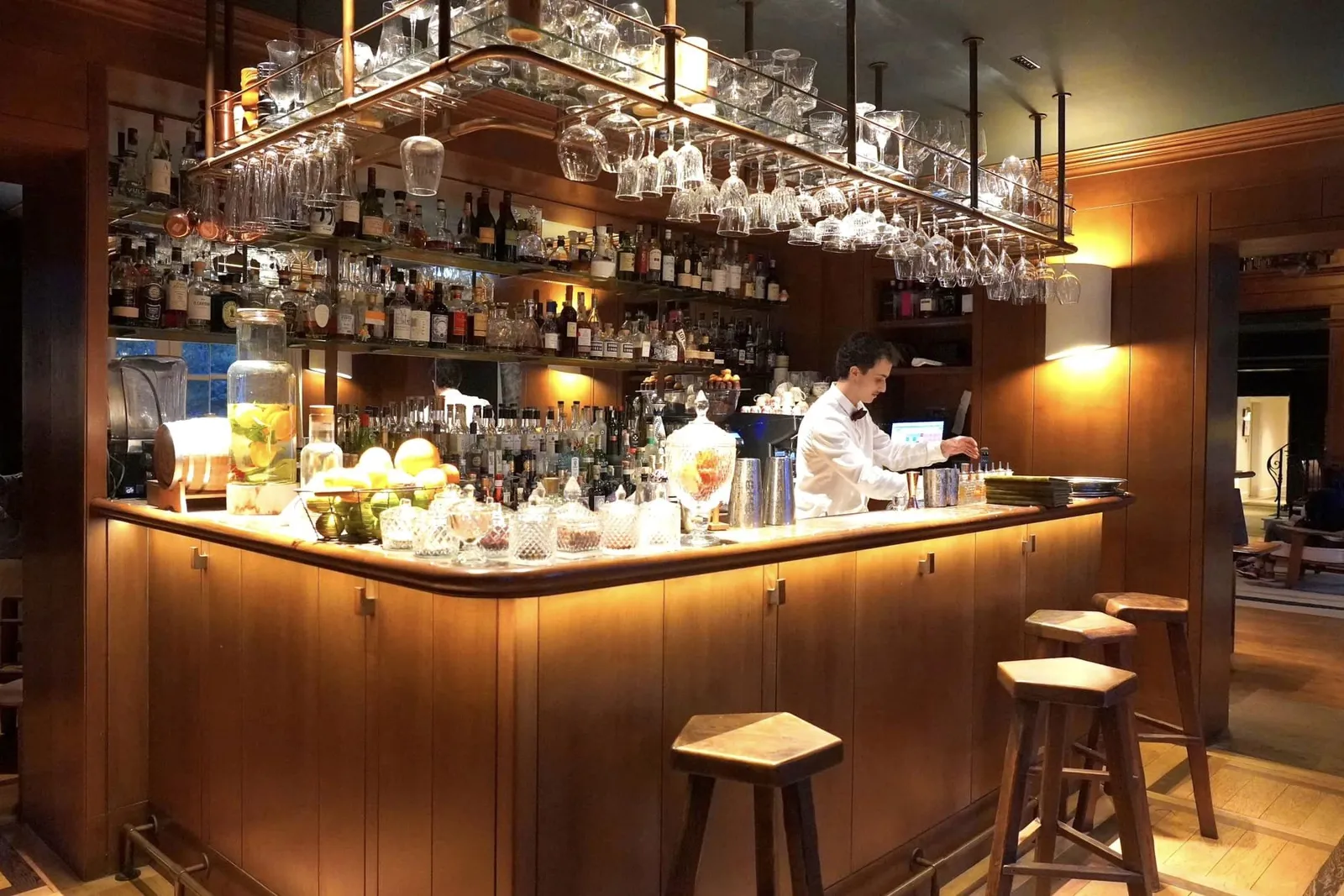 Le French Paradox เป็นพื้นที่บาร์สำหรับจัดเตรียมเครื่องดื่ม