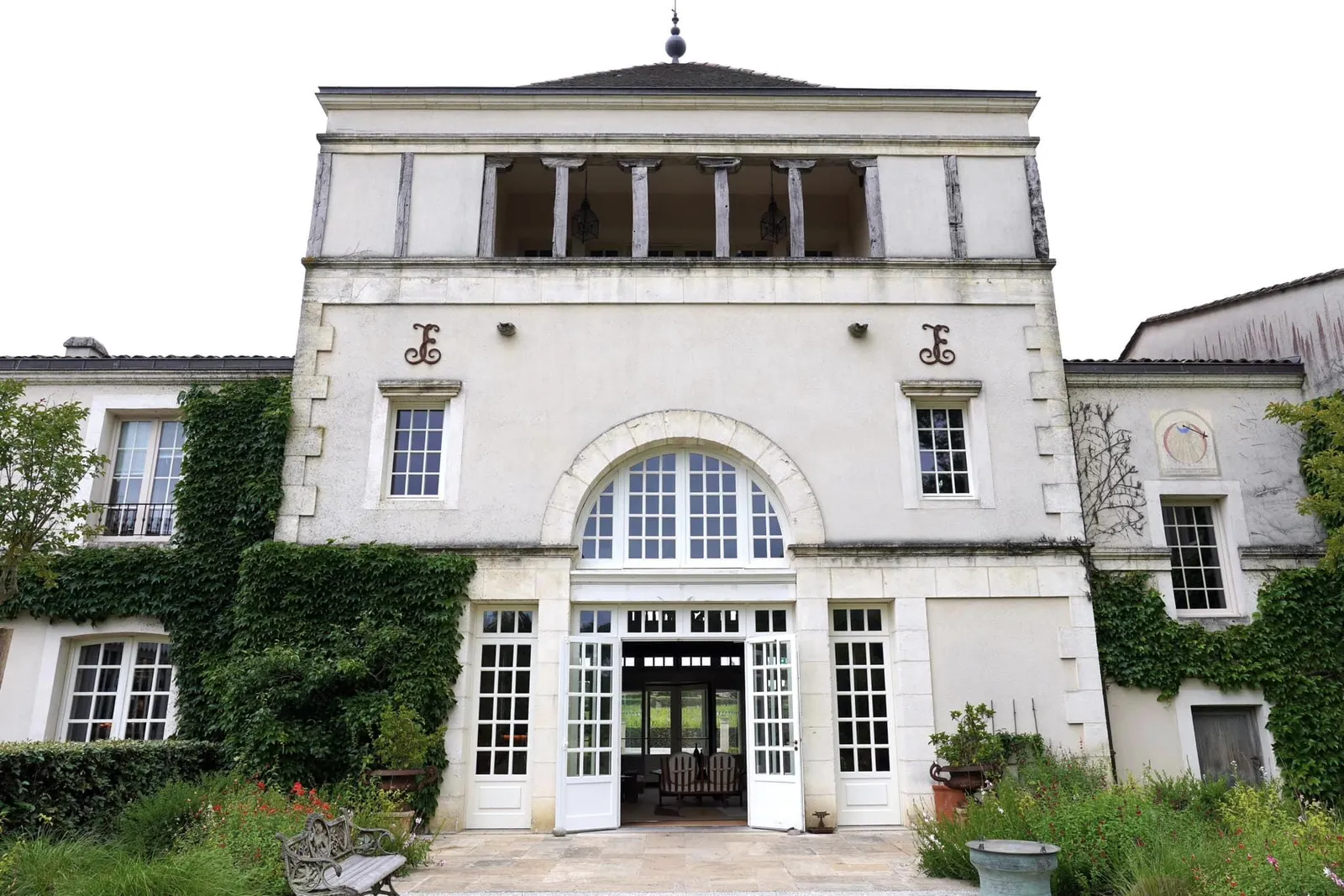ห้องรับประทานอาหารทั้ง 2 แห่งคือ La Grand'Vigne และ La Table du Lavoir ตั้งอยู่ไม่ไกลกันกับแผนกต้อนรับ