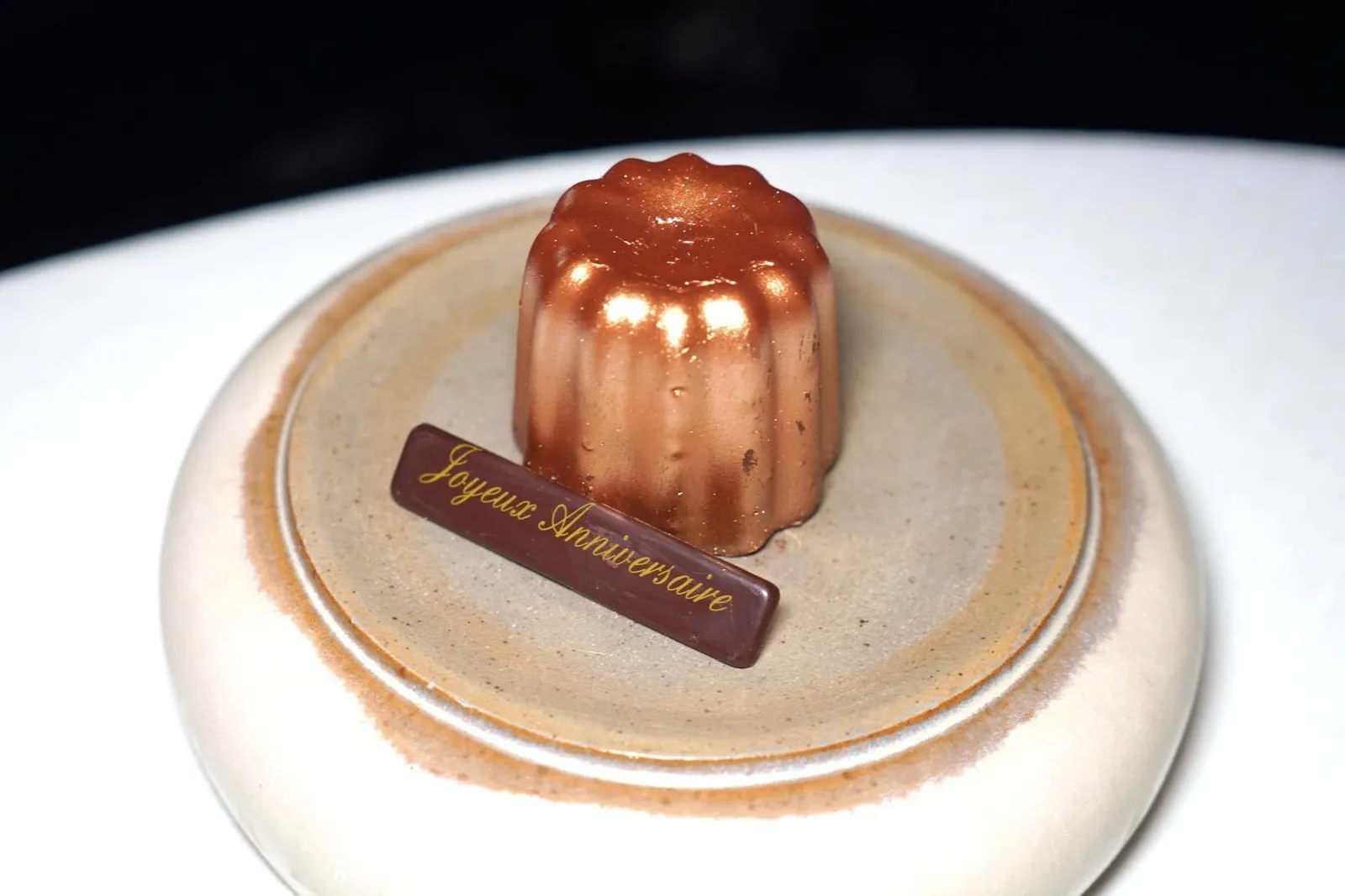 Special Dessertสำหรับใครที่มาเฉลิมฉลองในโอกาสพิเศษทางร้านจะเสิร์ฟ Canelé มาให้ด้วย