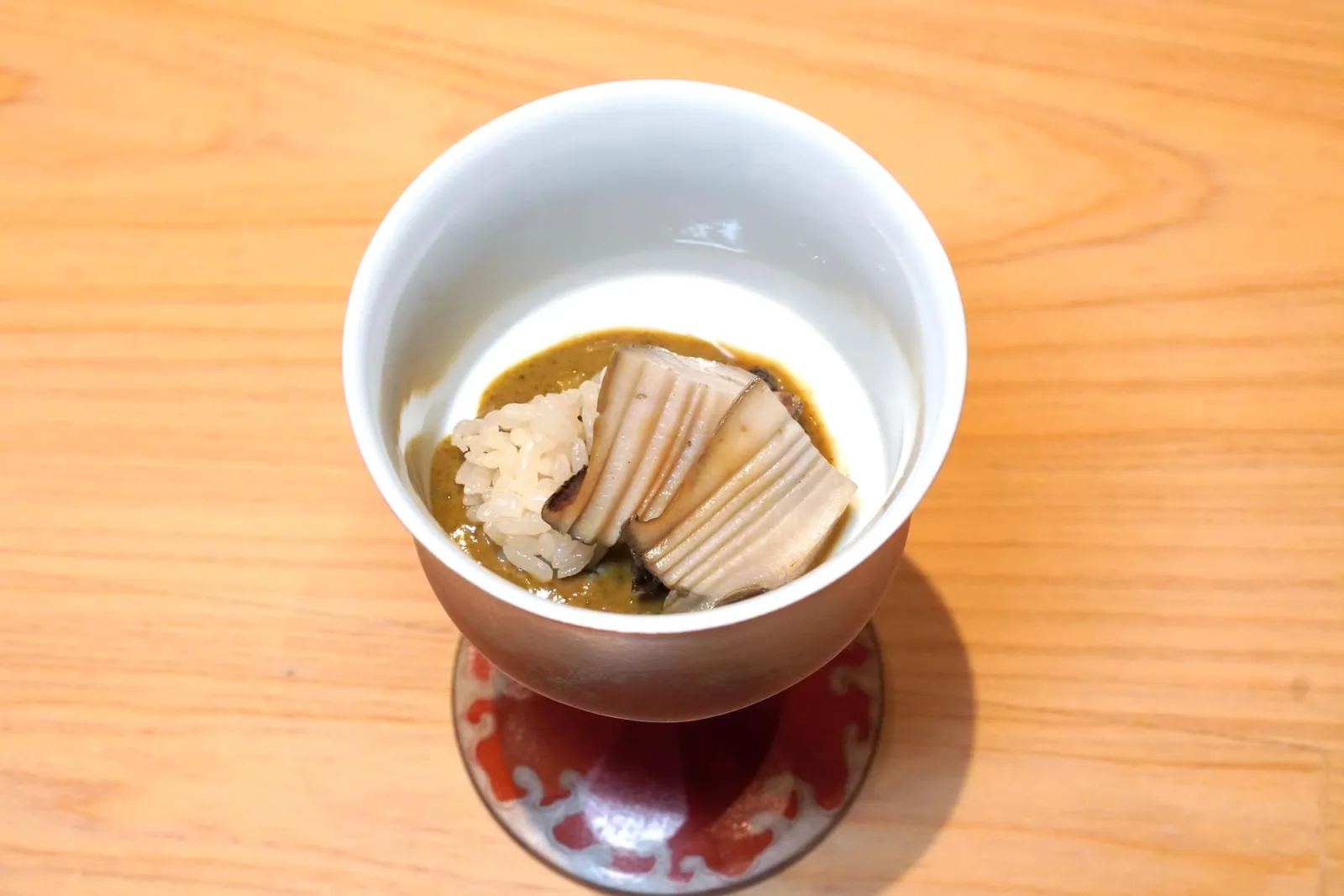 Awabi Kimo Sauceอะวาบิหรือหอยเป่าฮื้อแล่มาเป็นชิ้นมีความเคี้ยวหนึบ เชฟเสิร์ฟมากับข้าวซูชิและซอสตับหอยสุดครีมมี่ (14/20)