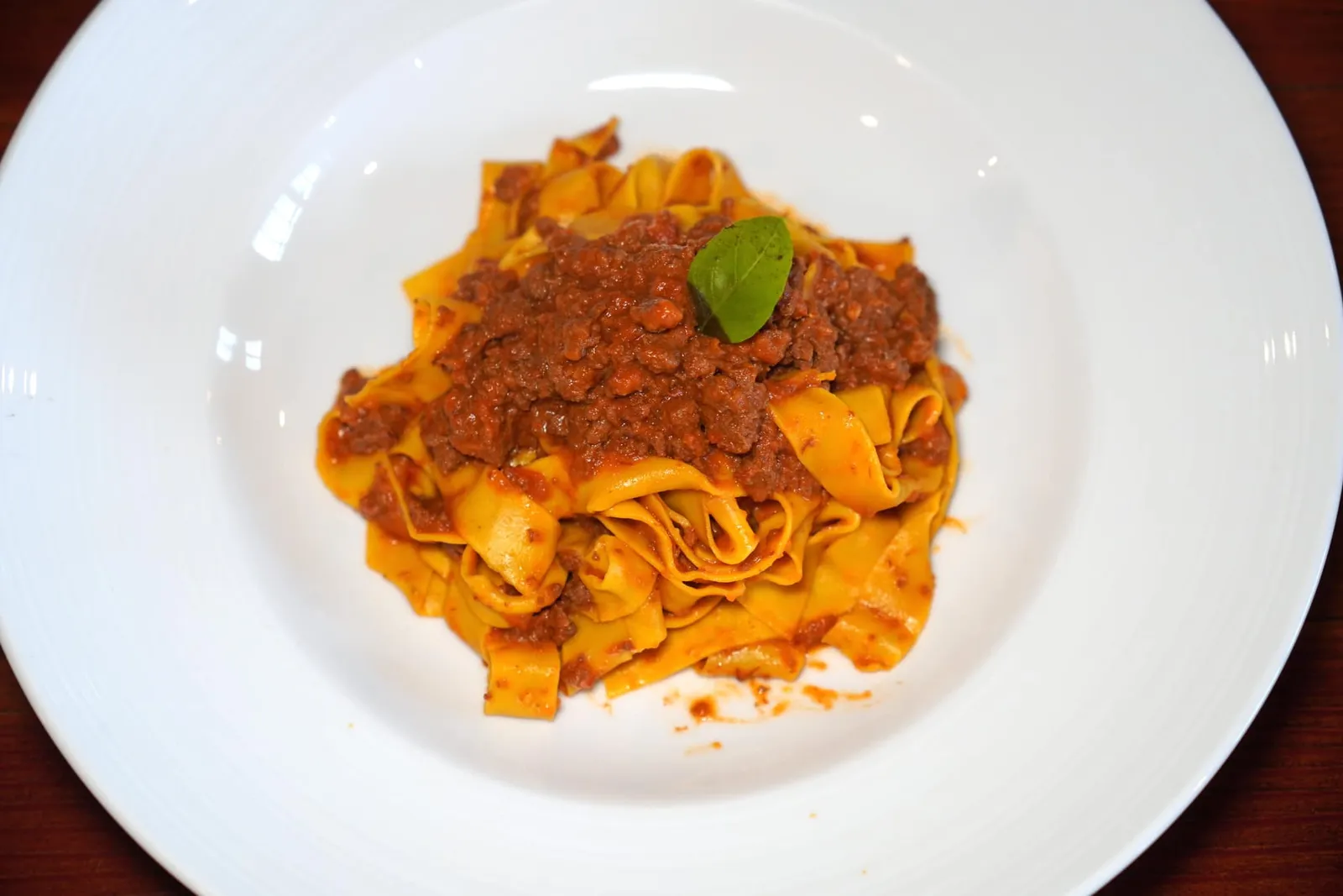 Tagliatelle Beef Bolognese (340++)Tagliatelle with traditional beef bolognese sauceพาสต้าเส้นแบนโฮมเมดจับคู่มากับซอสเนื้อโบโลญเยเซ่ที่ผ่านการเคี่ยวจนได้รสชาติเข้มข้น (13/20)