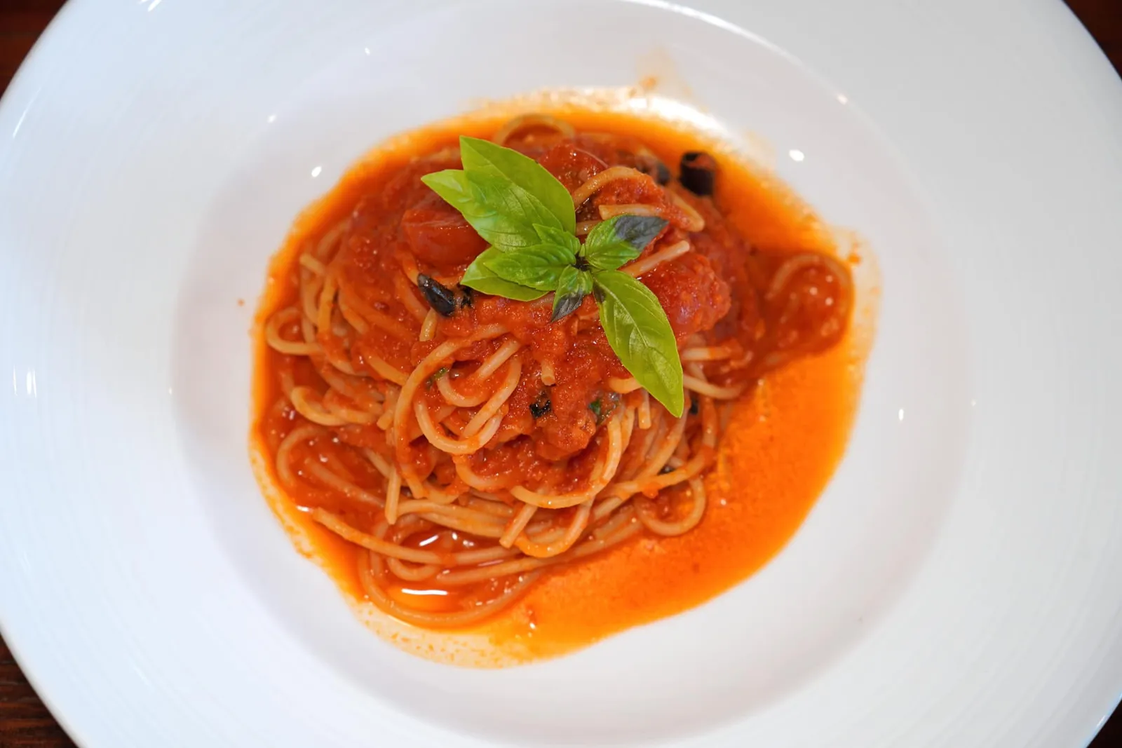 Spaghetti Arrabbiata (200++)Tomato, garlic and chilliสปาเก็ตตี้เสิร์ฟมาที่ความสุกแบบ Al Dente พอดิบพอดีผัดกับซอสมะเขือเทศโดยมีความหอมของพริกและกระเทียม (11/20)