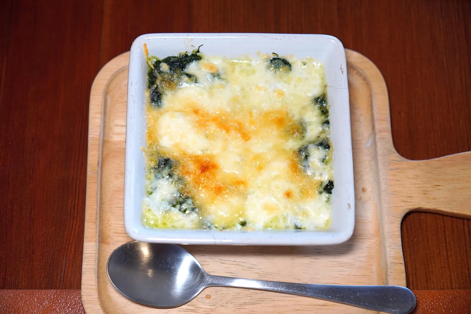 Baked Spinach (200++)Baked spinach, mozzarella and parmesanเริ่มต้นด้วยเมนูอย่างง่ายคือผักโขมหรือผักปวยเล้งอบชีส ชิ้นผักนุ่มแต่ไม่เละเข้ากันกับชีสมอซซาเรลล่าเยิ้ม ๆ และพาเมซาน (11/20)