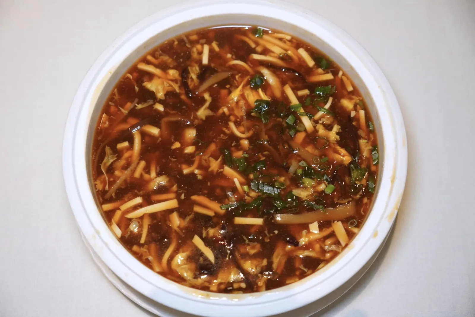 酸辣湯 (268 HKD+)Hot and sour soupห้ามพลาดซุปเปรี้ยวหวานสไตล์เสฉวนรสเลิศ ตัวซุปมี Body ที่หนืดพอเหมาะพอดี ในซุปยังประกอบไปด้วยหน่อไม้ เห็ด เนื้อไก่ องค์ประกอบทั้งหมดสุกกำลังดี (14/20)