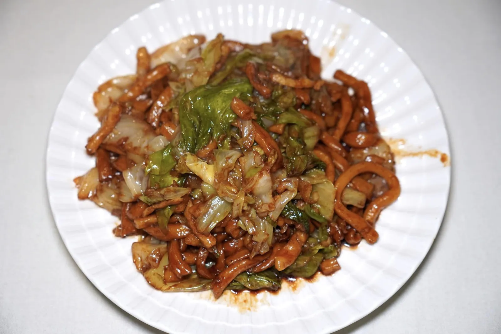 上海粗炒麵 (220 HKD+)Sauteed Shanghai thick noodles in dark soyปิดท้ายของคาวด้วยเมนูเส้นหนานุ่มสไตล์เซี่ยงไฮ้ผัดมากับซีอิ๊วและผักต่าง ๆ ได้แบบถึงรสถึงชาติ (15/20)