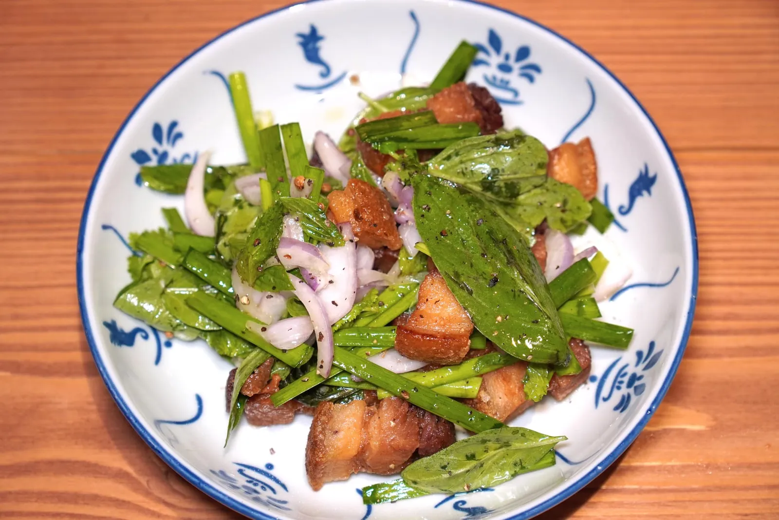FRIED GRILLED PORK BELLY (250++)fish sauce and market herbsเริ่มต้นด้วยหมูสามชั้นทอดกรอบ ๆ คลุกเคล้ามากับน้ำปลาและสลัดผักนานาชนิด (12/20)