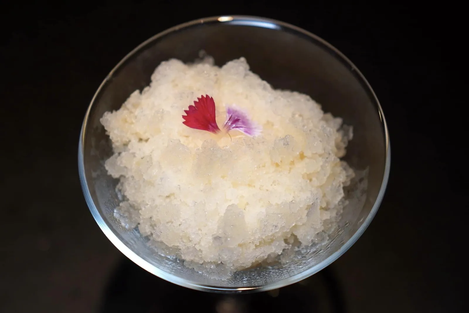 YUZU GRANITAYuzu Curd | Honey Lemon | Yuzu Oolong Granitaล้างปากด้วยเคิร์ดยูซุผสมผสานมากับน้ำผึ้งหวานหอม เชฟตัดด้วยความเปรี้ยวของเลมอนและกรานิต้ายูซุ จากนั้นจบด้วยชาอู่หลงรสพีช (13/20)
