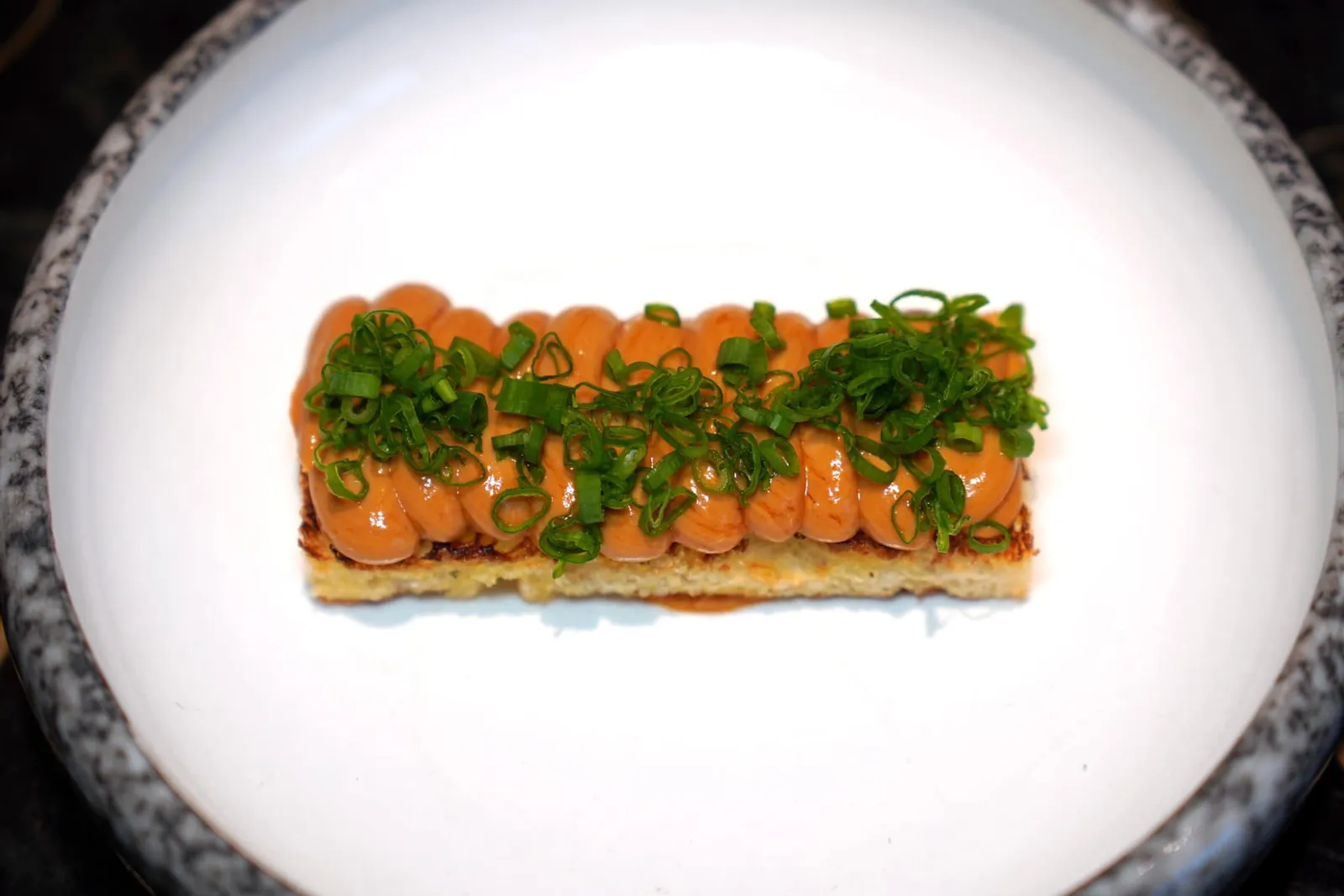 Ankimo Toast (Per Piece) (390++)Japanese Monkfish liver, the “Foie Gras of the sea”, served on top of charcoal grilled briocheขนมปังบริยอชท็อปด้านบนด้วยมูสตับปลาอังกิโมะที่เตรียมมาอย่างดี ความหอมมันและครีมมี่ของอังกิโมะผสานเข้ากันกับความกรอบของบริยอชและความฉุนเบา ๆ ของต้นหอมซอยได้อย่างไร้ที่ติ (14/20)