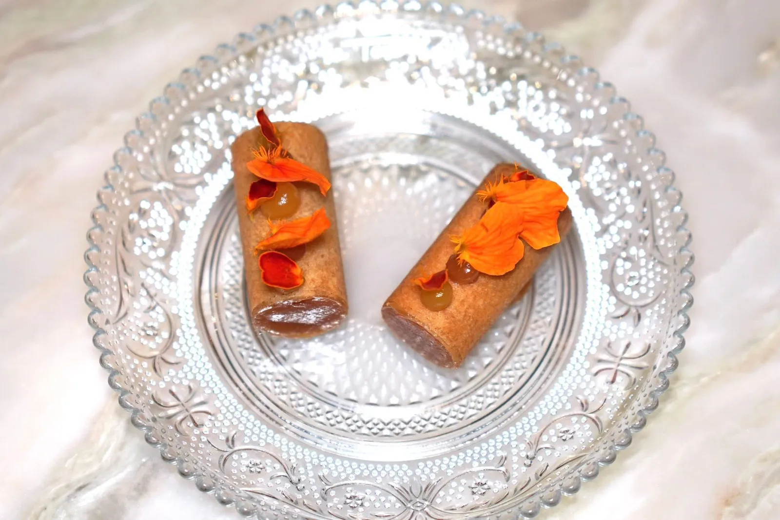 🥄 DESSERTSPassion Fruit - Roasted Banana - MacallanCannelloni ทรงกระบอก ด้านในบรรจุกล้วยปิ้งบดผสมกับน้ำผึ้งรสหวาน เสาวรสรสเปรี้ยว และอโรมาของวิสกี้ (15/20)