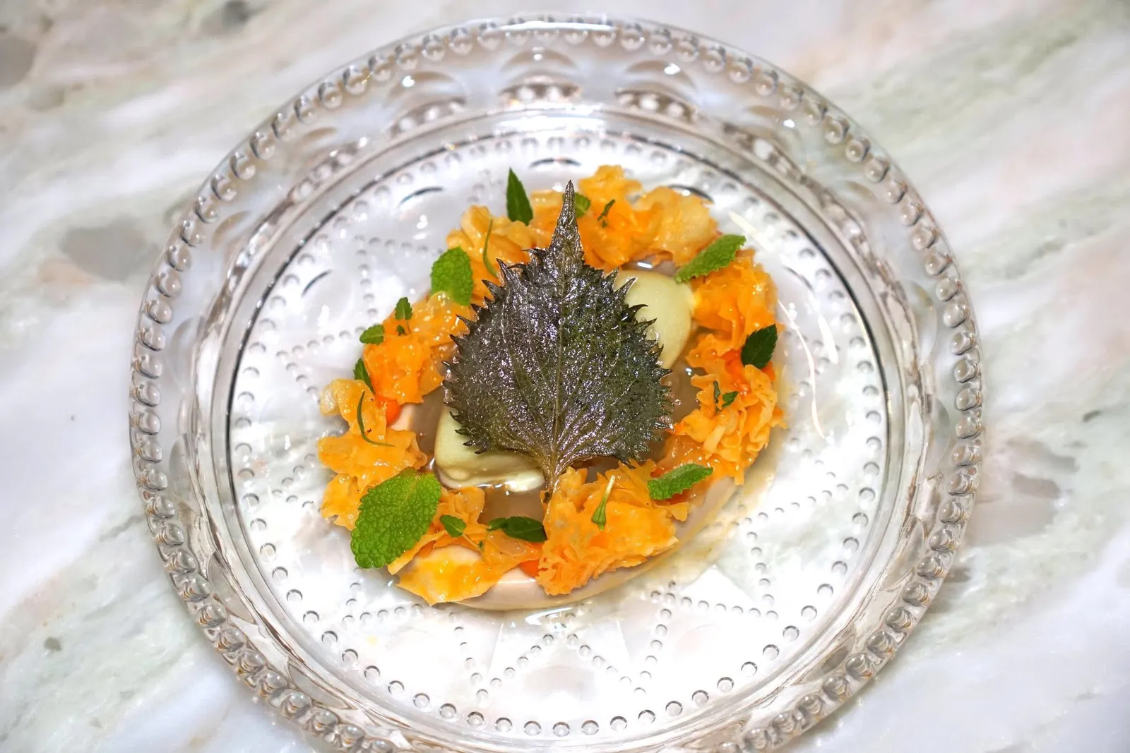 🥄 DESSERTSShiso - Miso - Sea Buckthornซอร์เบท์ชิโสะรองด้านล่างด้วยครัมเบิ้ลชิโสะและเจลลี่มิโสะ นอกจากนี้ยังมีผลซีบัคธอร์นและเห็ดหูหนูขาวที่แช่ในน้ำซีบัคธอร์นใส่มาด้วย (15/20)