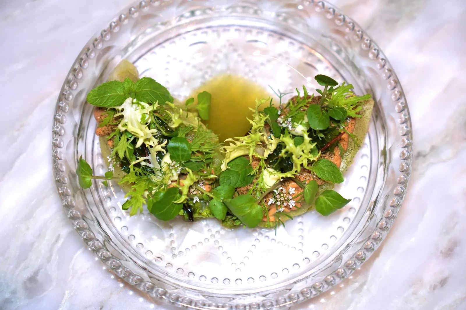 🥄 STARTERSLettuce - Watercress - Smoked Tofuผักกาดแก้วย่างมากรอบ ๆ ด้านในบรรจุครีมเต้าหู้รมควัน จากนั้นราดด้วยซอสผัก Watercress สดชื่น (15/20)