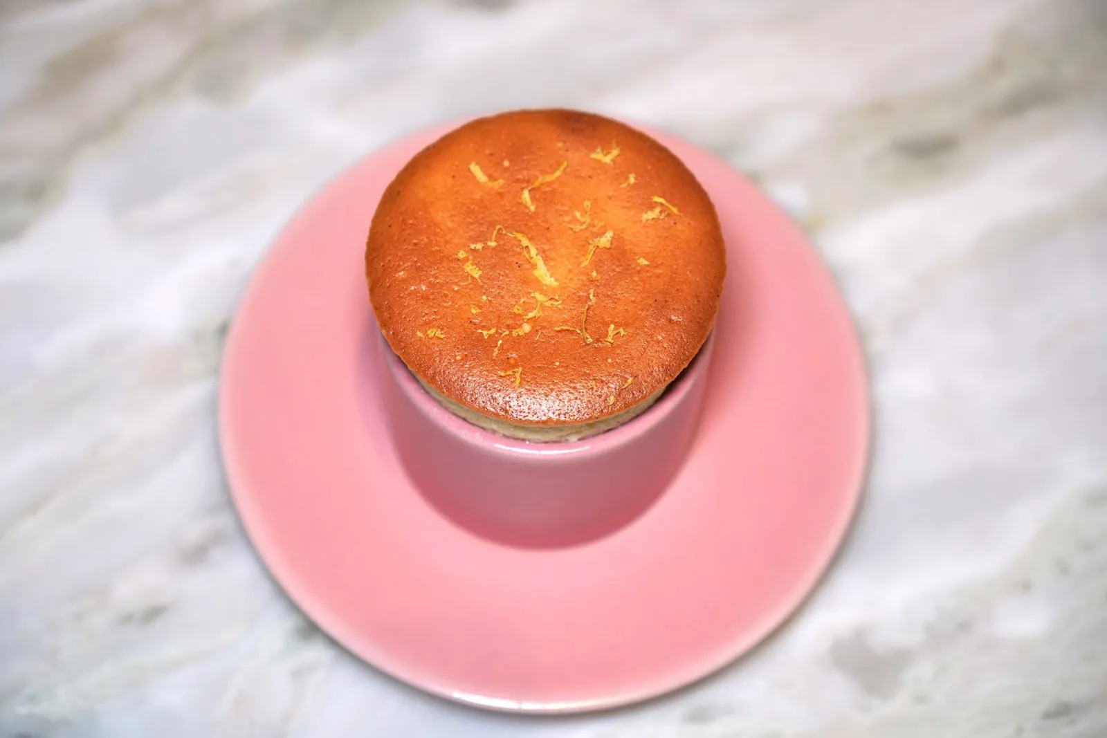 🥄 DESSERTSSouffléซูเฟล่ที่เตรียมขึ้นมาจาก Quark Cheese ของไทยให้ความหอมและอโรมาเฉพาะตัวที่โดดเด่น (15/20)