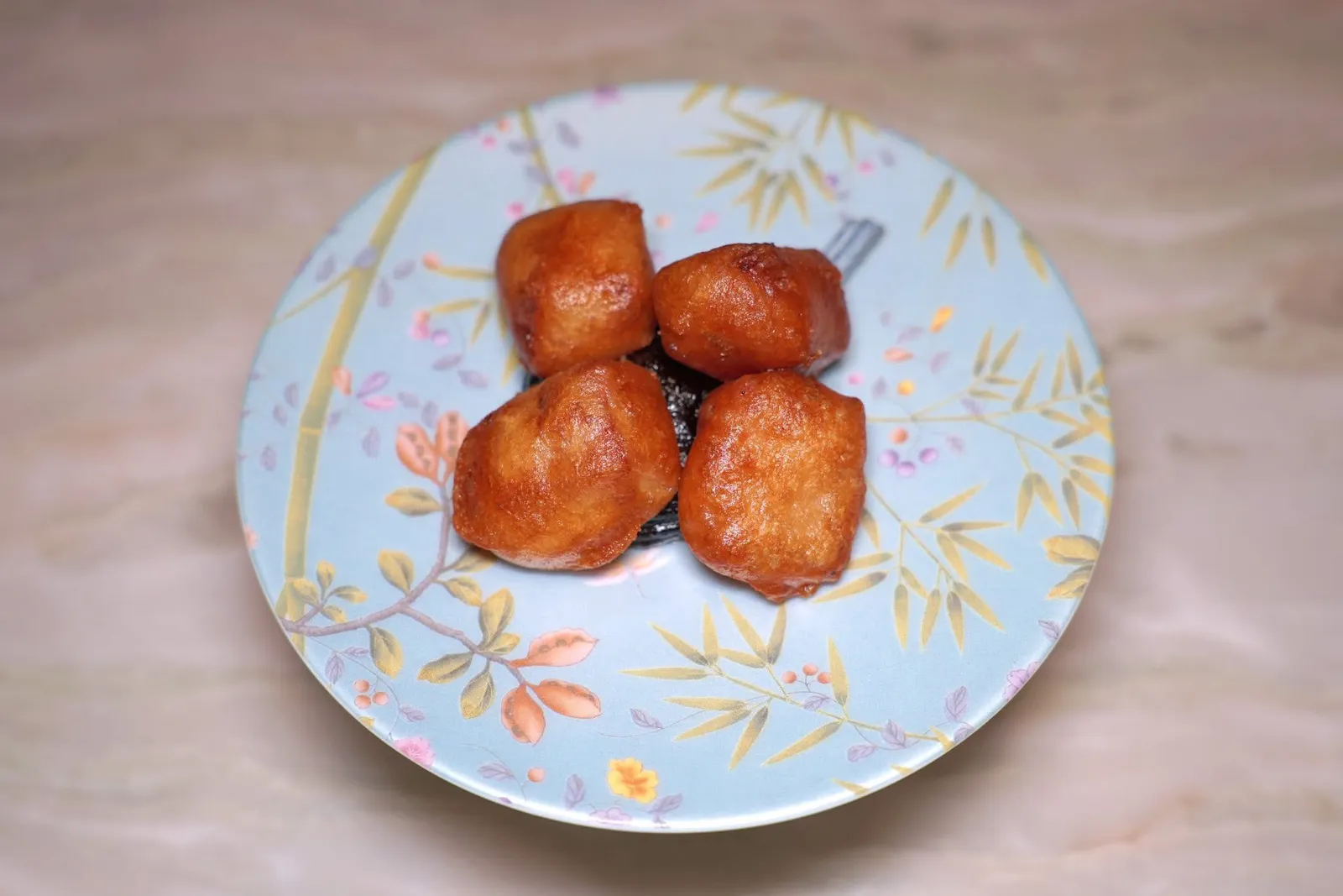 🥄 ADD ONNuggets (700++)Signature Dish อย่าง IGNIV Chicken Nuggets ที่มีความกรอบนอก ฉ่ำใน เชฟรมควันด้วยควันของไม้ Jack Daniels Wood จากนั้นเสิร์ฟมากับซอสบาบีคิวสูตรพิเศษเฉพาะของเครือ IGNIV เท่านั้น (15/20)