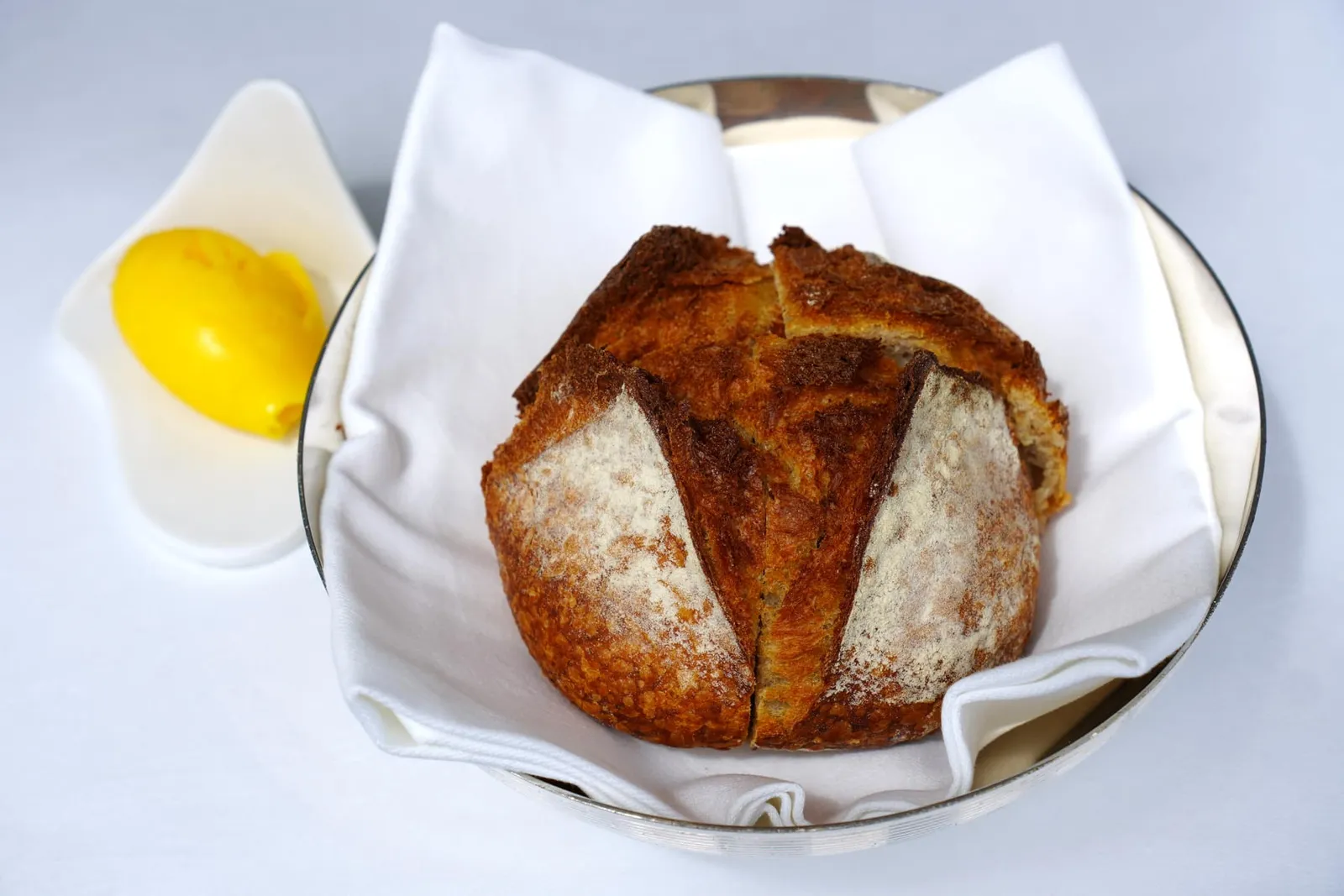 Buckwheat Bread & Salted Butterจากนั้นพนักงานเสิร์ฟขนมปัง Buckwheat Bread มาคู่กับเนยเค็ม