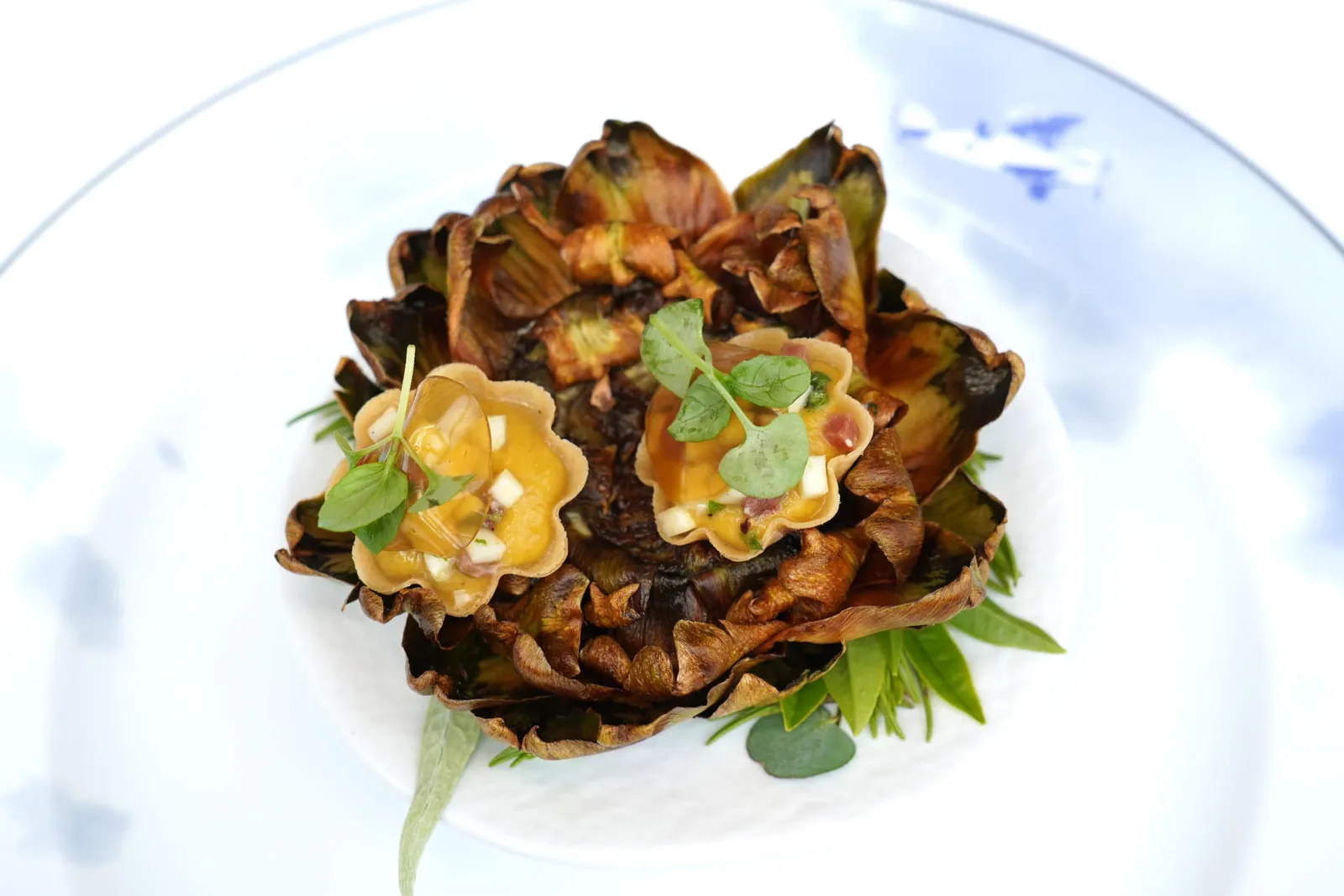 Amuse-Boucheจากนั้นเป็นคิวของ Artichoke Pie รสออกเค็มจับคู่มากับ Verbena Jelly (16/20)