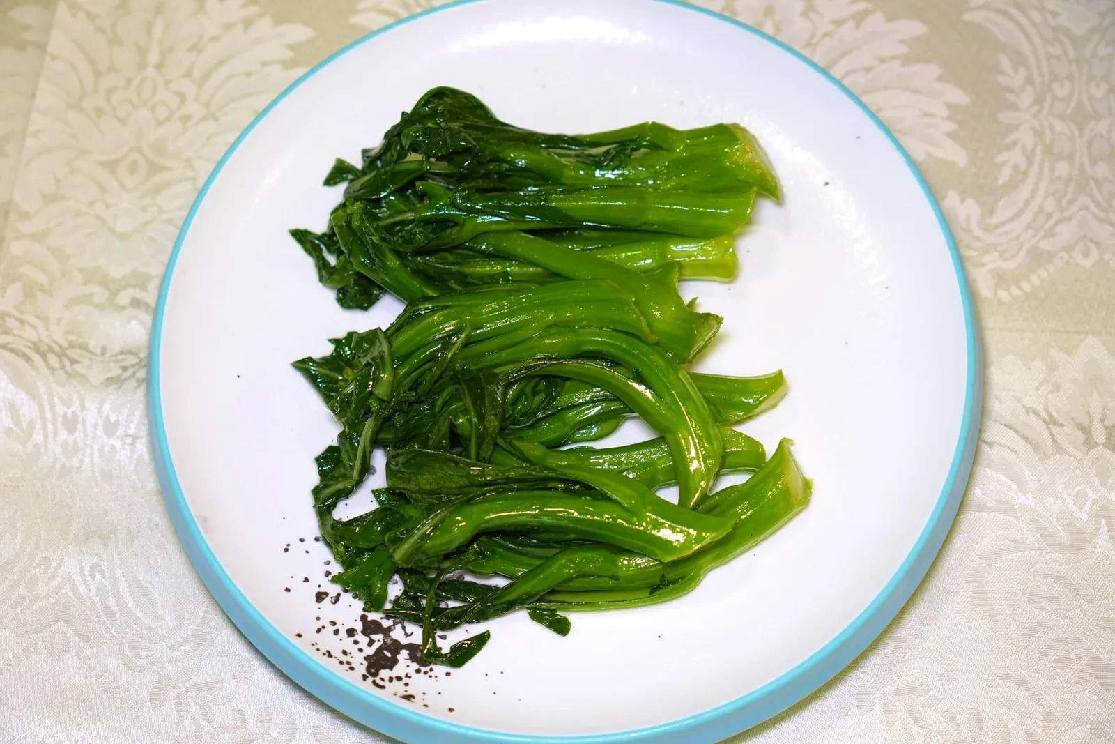 清炒時蔬Stir-fried Seasonal Vegetableสำหรับเมนูผักวันนี้เป็นผักคะน้าฮ่องกงรสชาติมาตรฐาน ก้านคะน้ากรอบและไม่ขมนัก (12/20)