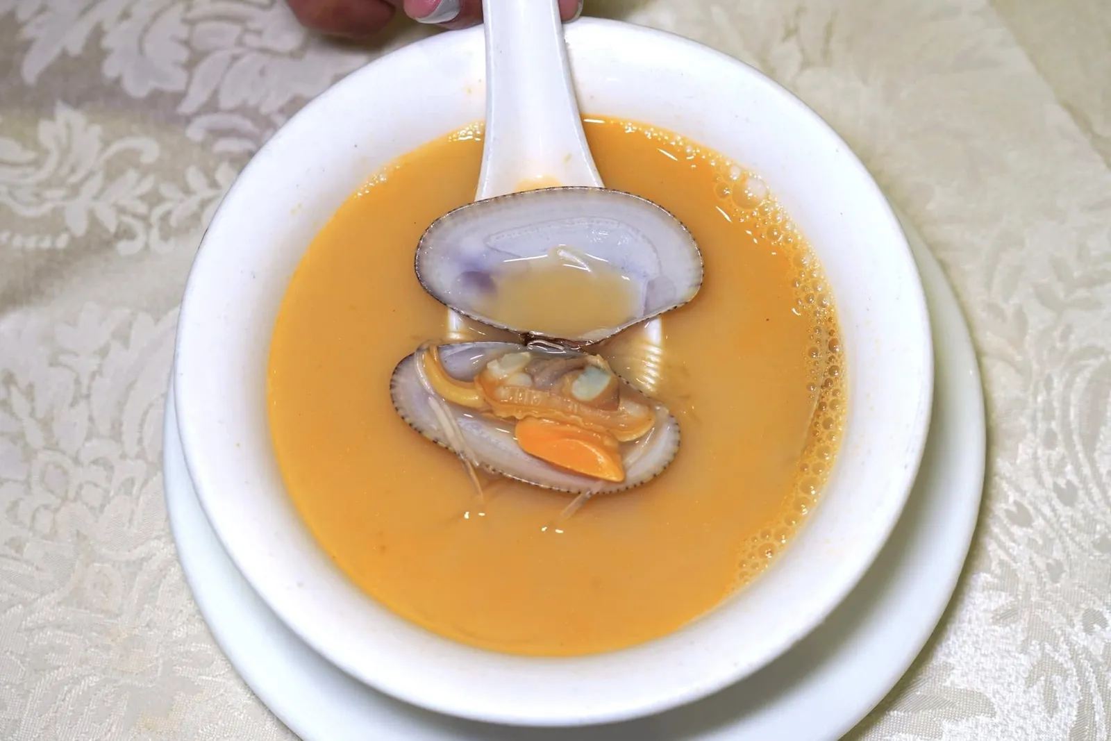 花甲粉絲魚湯 (2碗)Fish Soup with Clams & Vermicelliซุปปลาท้องถิ่นมี Body ค่อนข้างใส มีอโรมาของทะเลเด่นชัด ด้านในยังมีวุ้นเส้นและหอยลายใส่มาด้วย (13/20)