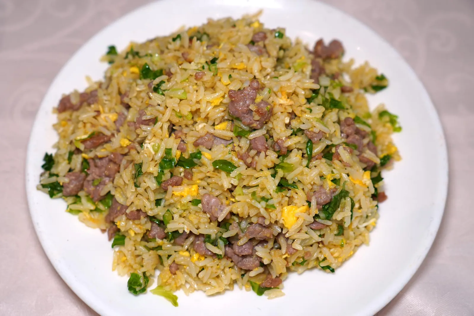 生炒牛飯 (138 HKD+)Fried rice with beefปิดท้ายด้วยเมนูข้าวผัดเนื้อโดยทางร้านตั้งใจใส่น้ำมันให้มีปริมาณน้อยกว่าปกติเพื่อสุขภาพที่ดีของลูกค้า นอกจากนี้ก็มีชิ้นเนื้อและไข่เสริมกันกับกลิ่นหอมกระทะอย่างไรก็ตามตัวข้าวยังไม่ร่วนมากนัก (13/20)