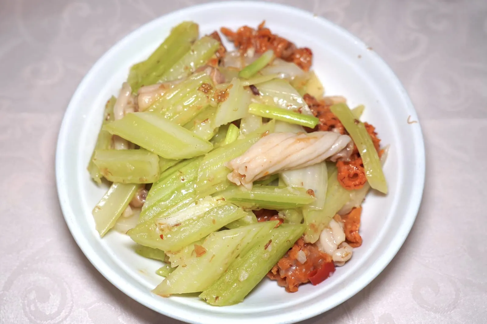 XO 醬雙蚌 (198 HKD+)Double clam with XO sauceหอย 2 ชนิดสร้างมิติทางเนื้อสัมผัสที่ดีโดยมีความเค็มและหอมของซอสเอ็กซ์โอให้สัมผัสเพียงเล็กน้อย อย่างไรก็ตามทางร้านใส่ผักมาในปริมาณที่ค่อนข้างมากเทียบกันกับชิ้นหอย (13/20)