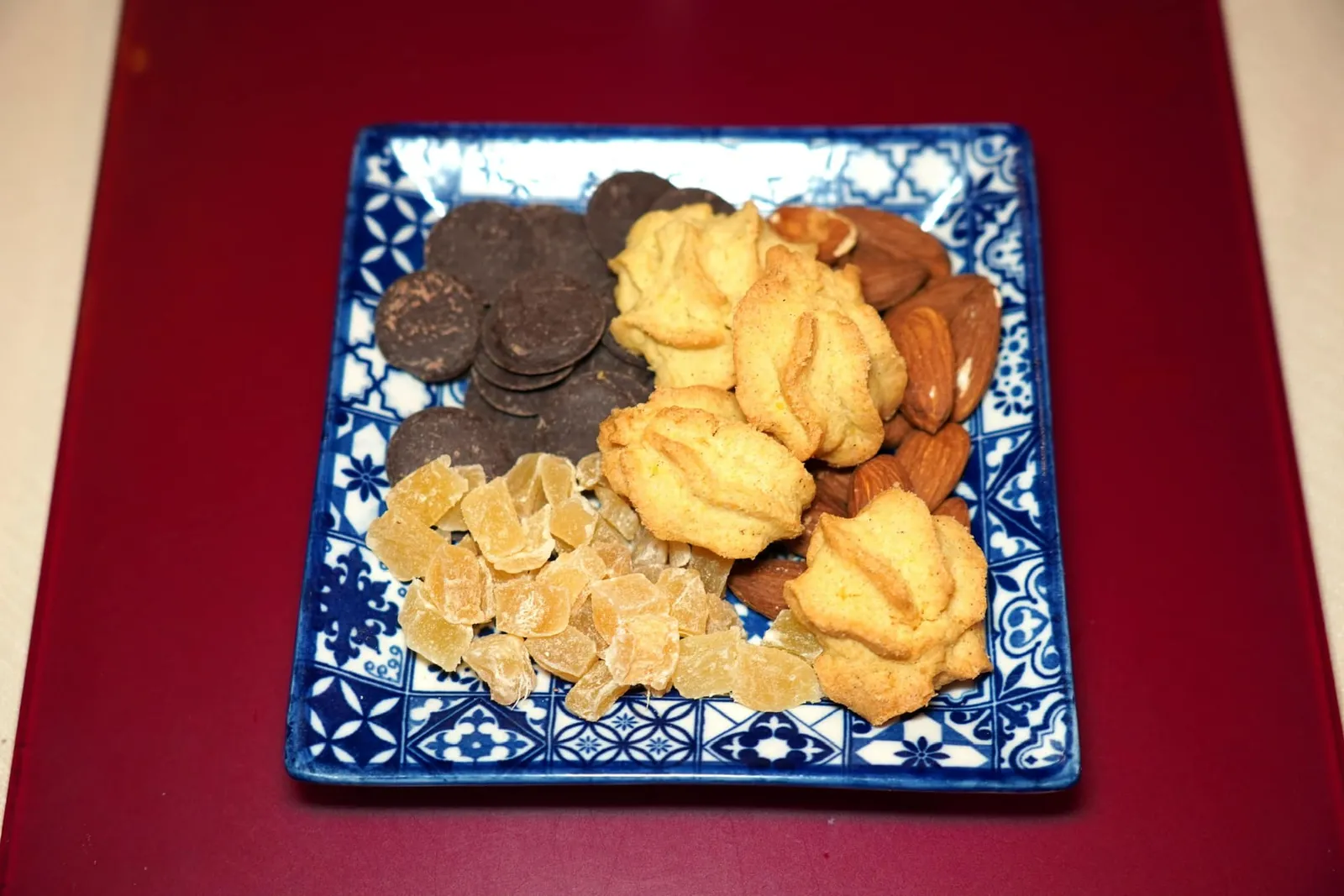 Mignardisesยังมี Paste di Meliga, Candied Ginger, Dark Chocolate และ Almonds