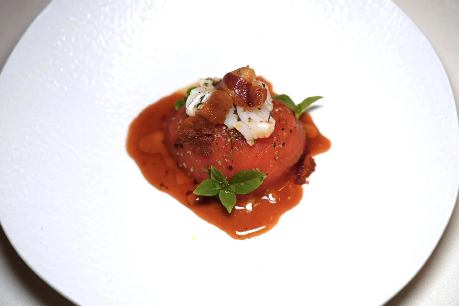 Tomato and Baby Squidroasted “guanciale”มะเขือเทศฉ่ำ ๆ เต็มไปด้วยความอุมามิ เชฟเสิร์ฟมากับน้ำมะเขือเทศและซอส Nduja ให้รสชาติที่เผ็ดเบา ๆ ด้านบนท็อปด้วยหมึกจิ๋วเนื้อสัมผัสเพอร์เฟคคือมีความหนึบเพียงเล็กน้อยและ Guanciale กรอบเค็ม (17/20)