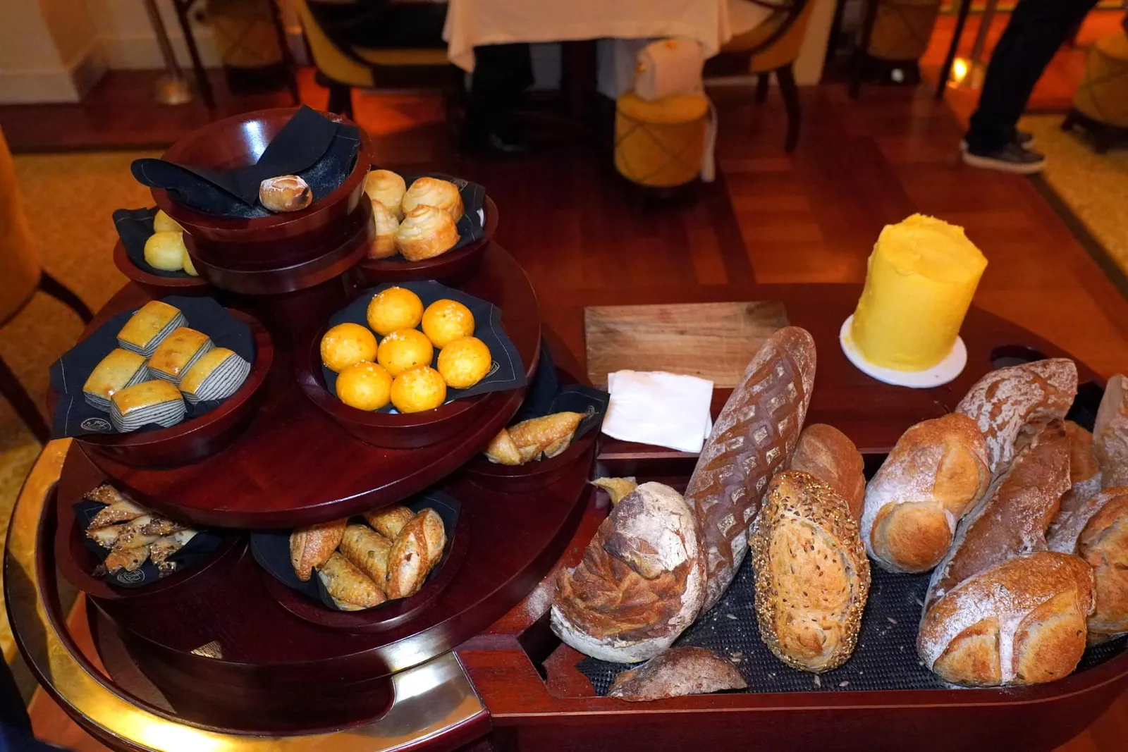 Bread and Butterทางร้านนำเสนอขนมปังหลายชนิดเช่น Tomato Focaccia, Pesto Focaccia, Salty Brioche, Cereal Bread, Olive Bread, Country Bread, Baguette และ Squid Ink Bread จับคู่มากับเนยจาก Maison Bordier