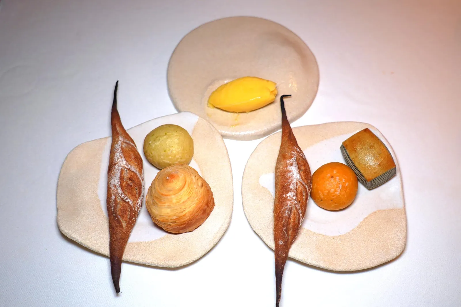Bread and Butterทางร้านนำเสนอขนมปังหลายชนิดเช่น Tomato Focaccia, Pesto Focaccia, Salty Brioche, Cereal Bread, Olive Bread, Country Bread, Baguette และ Squid Ink Bread จับคู่มากับเนยจาก Maison Bordier