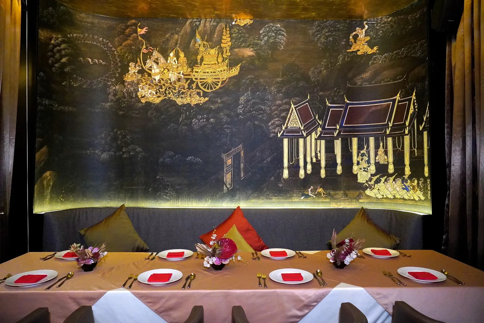 🎗️ บริเวณชั้นสองของร้าน Royal Osha ได้ถูกใช้เป็นหนึ่งในฉากของซีรีย์ The White Lotus Season 3 อีกด้วย