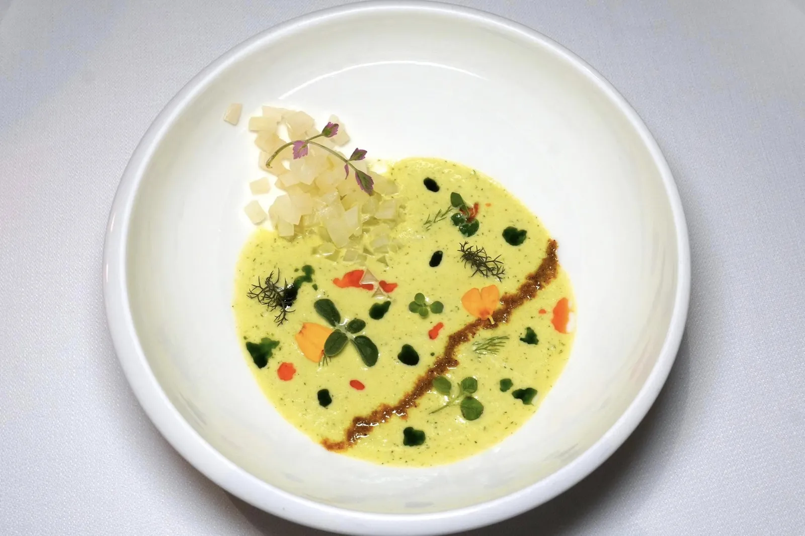 A BLEND OF TASTES AND TEXTUREจากนั้นจบด้วยซุปที่เตรียมมาจากผักที่ปลูกบนเกาะ Sant’Erasmo หรือเกาะดินทรายที่ได้รับสมญานามว่า Vegetable Garden of Venice เชฟตัดด้วยกลิ่นเฉพาะตัวของเครื่องเทศจากประเทศโมรอคโคที่มีชื่อว่า Ras el Hanout (رأس الحانوت) นั่นเอง (17/20)
