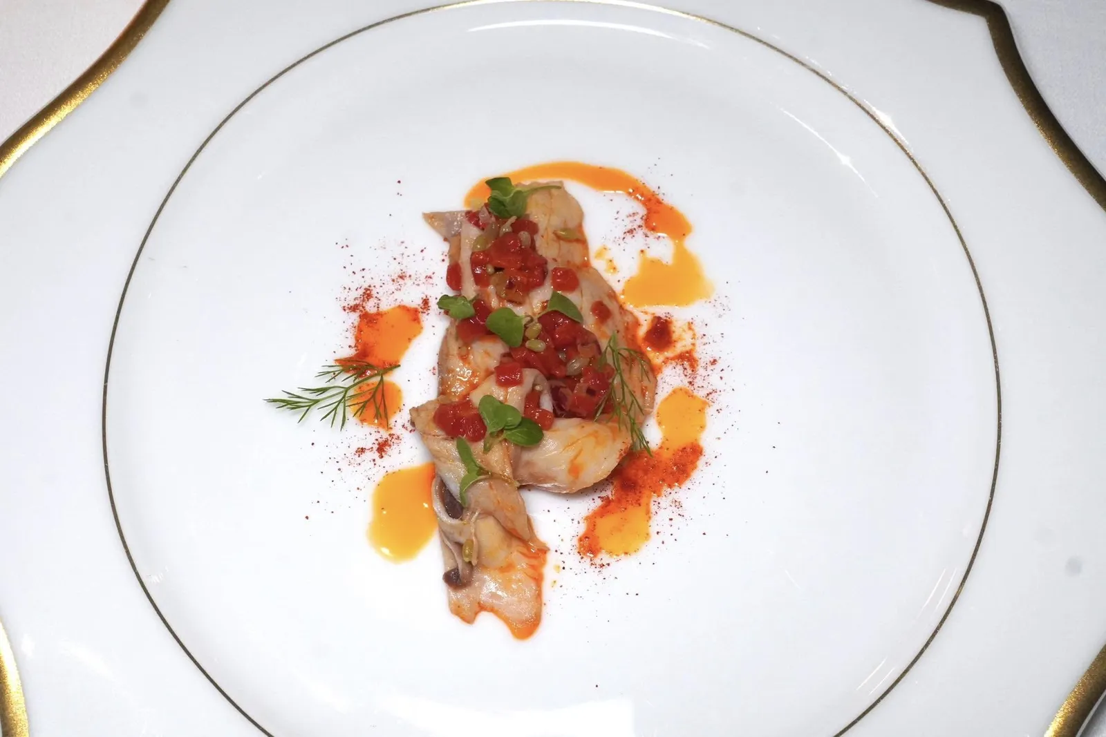 A BLEND OF TASTES AND TEXTUREถัดมาคือปลาเนื้อขาวให้เนื้อสัมผัสที่สู้ฟันเบา ๆ เสิร์ฟมากับ Tartare ของพริกหวานให้อโรมาเฉพาะตัว (17/20)