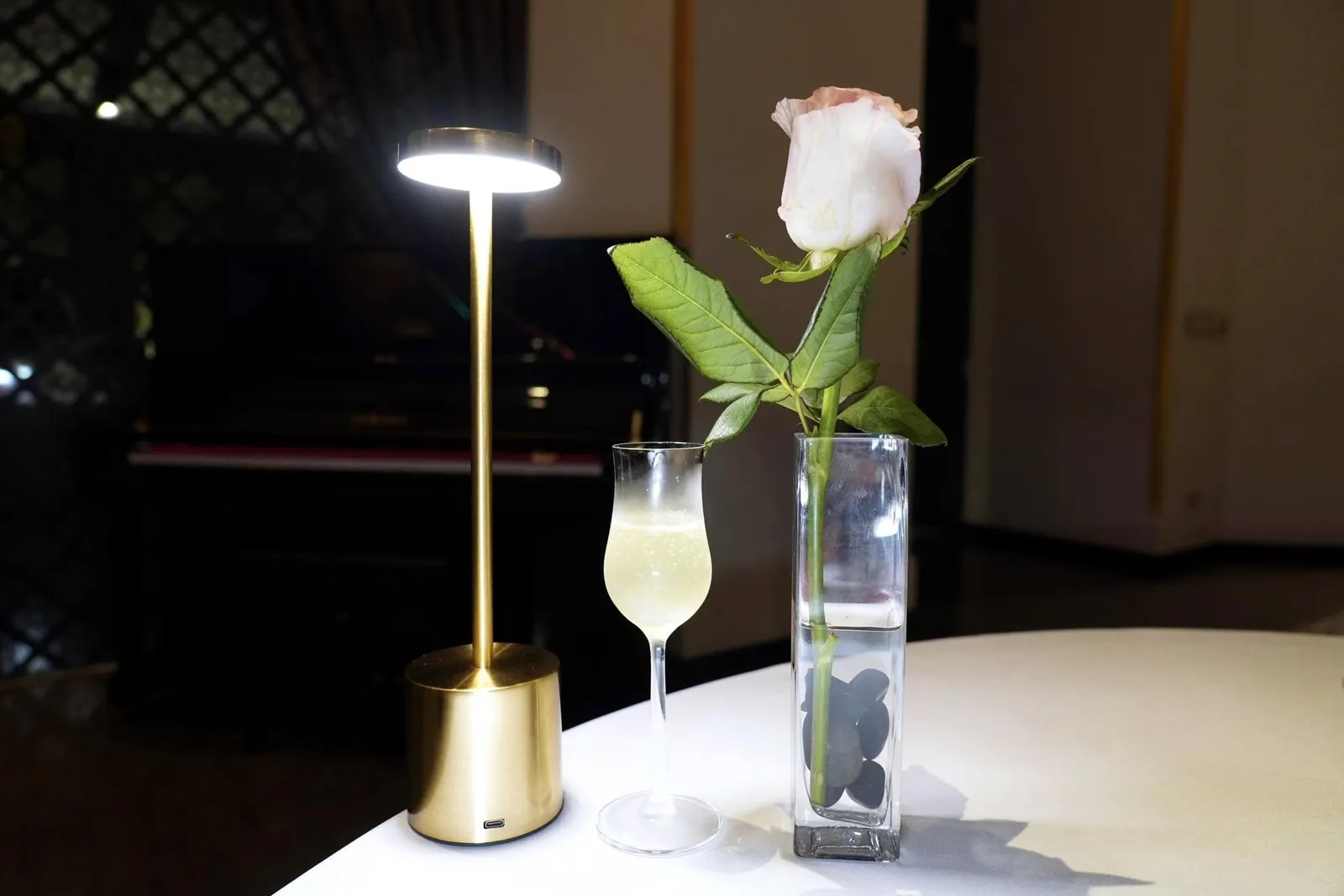 🥄 WELCOME DRINKเริ่มต้นด้วย Welcome Drink เป็นน้ำมะยงชิดใส่โซดา ด้านล่างมีว่านหางจระเข้ใส่มาด้วย