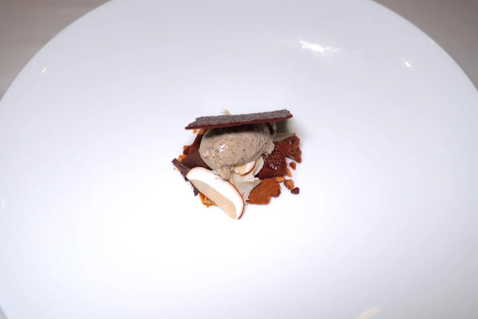CARAMEL, MUSHROOMS AND TRUFFLEภาพอีกฝั่งหนึ่งของของหวาน (18/20)