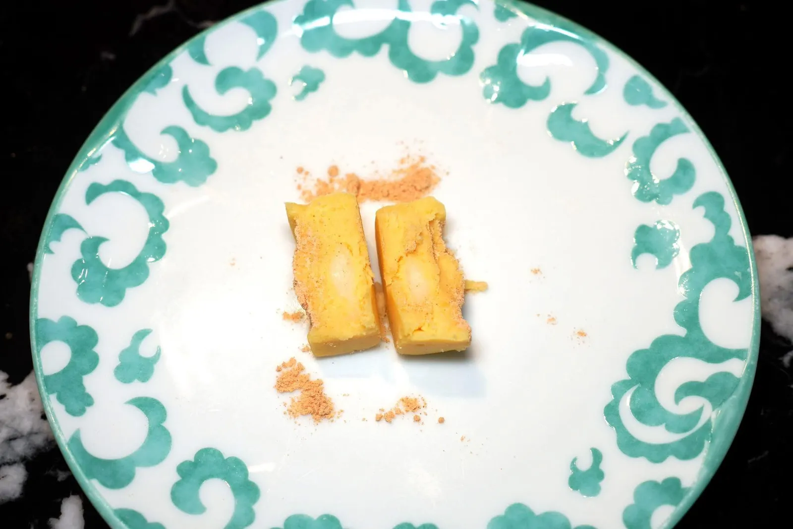 麻糍绿豆糕 (38 CNY+)Mochi Mung Bean Cakeข้าง ๆ กันคือขนมโมจิถั่วเหลืองบดมาเนื้อเนียนละเอียดให้รสชาติหวานเบา ๆ (14/20)