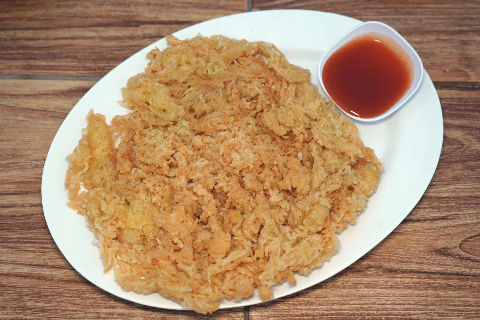 ไข่เจียวรังผึ้ง (100+)ไข่เจียวใส่วุ้นเส้นจนมีความเบาฟูคล้ายรังผึ้ง อย่างไรก็ตามมีบางส่วนของไข่ที่อมน้ำมันเล็กน้อย (12/20)