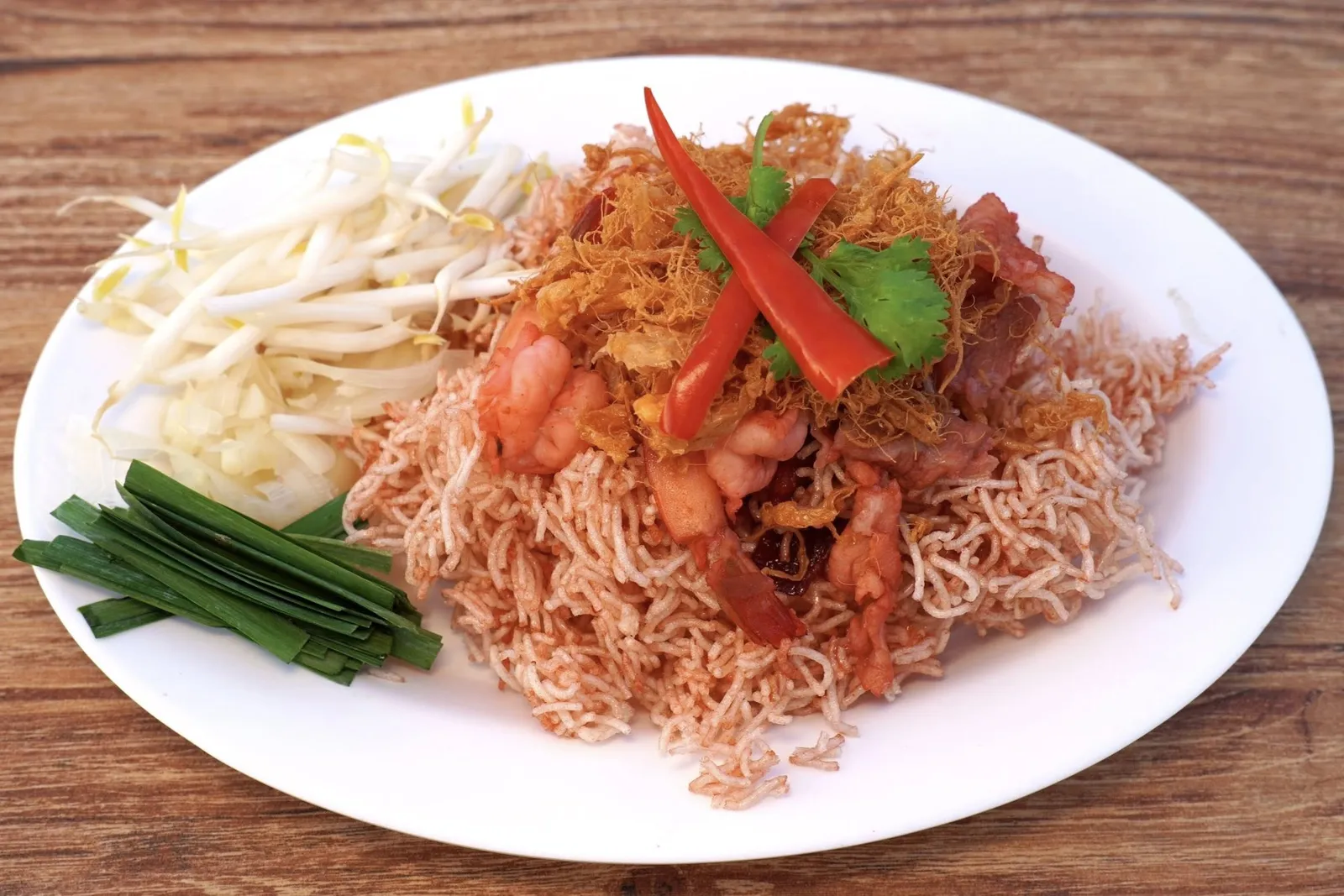หมี่กรอบ (150+)หมี่กรอบมีความกรอบเบา ๆ สลับกับความนุ่มเล็กน้อย รสชาติมีความซิตรัสไม่มากนัก ทางร้านยังใส่กุ้งกับหมูมาให้ด้วย (13/20)