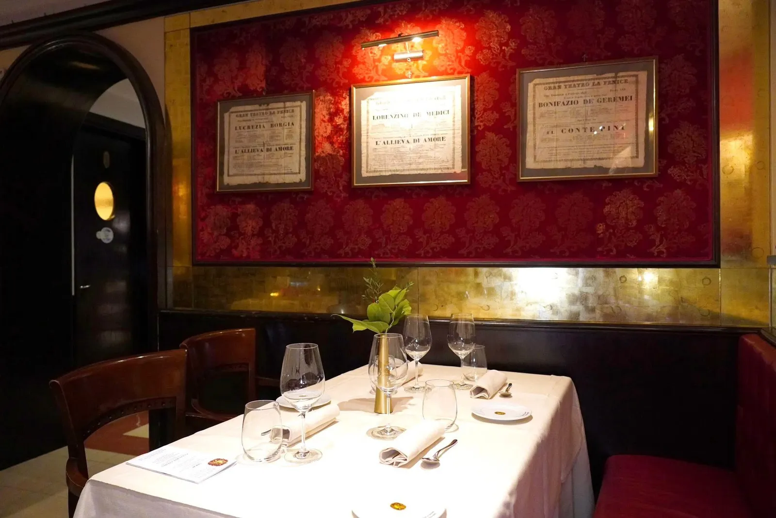 🎗️ Stefano Novello เริ่มต้นเส้นทางการเป็นเชฟมืออาชีพกับเชฟ Giorgio Locatelli ที่ห้องอาหาร Locanda Locatelli (1 MICHELIN Star) ในกรุง London ก่อนจะย้ายมาร่วมงานกับเชฟ Gordon Ramsay และ Marcus Wareing ที่ห้องอาหาร Pétrus (2 MICHELIN Stars ในขณะนั้น)